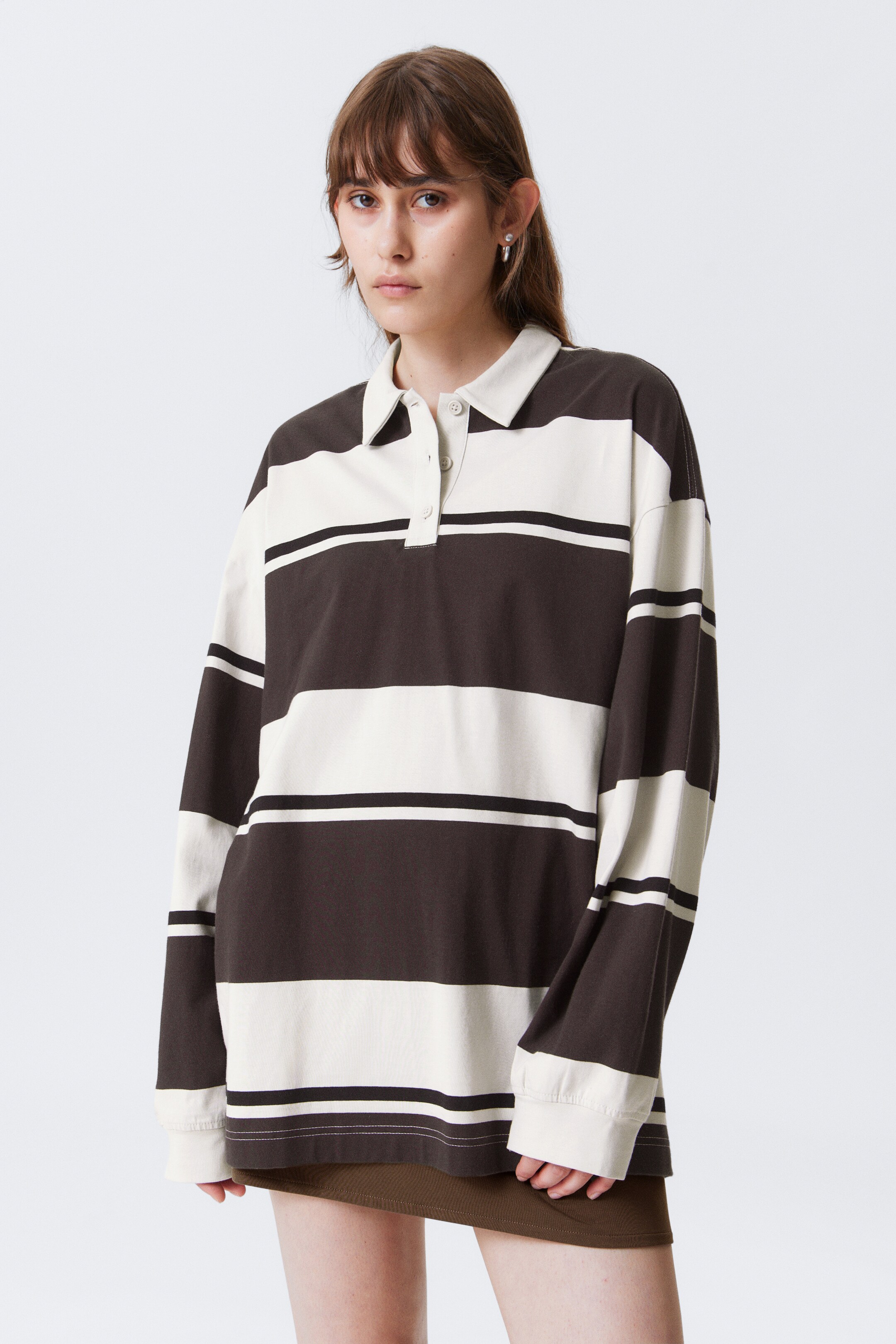 Visa större bild: Randig oversized pikétröja - Beige & Brunrandig - DAM | H&M FI 1