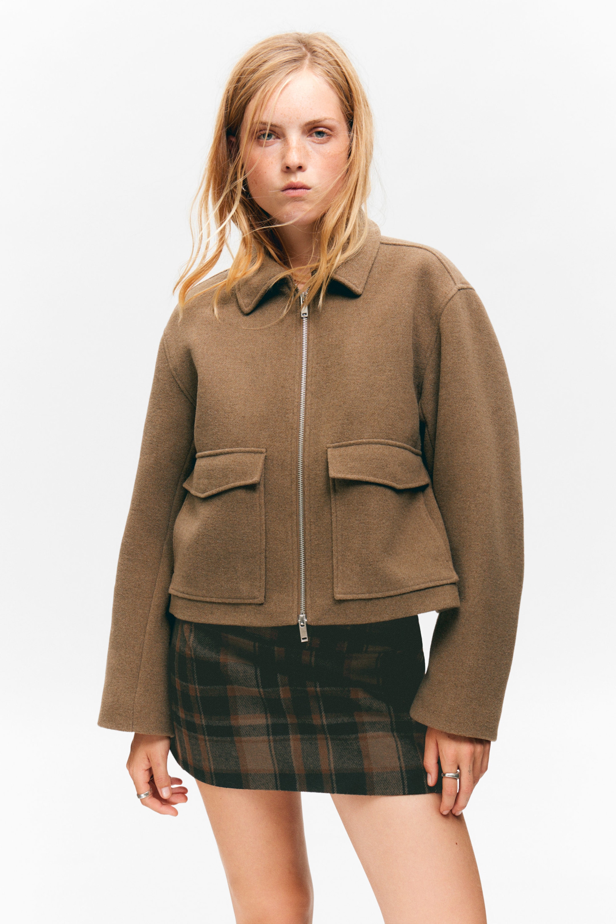 Mattes Braun - Kurze, kastige Zip-Jacke - 2