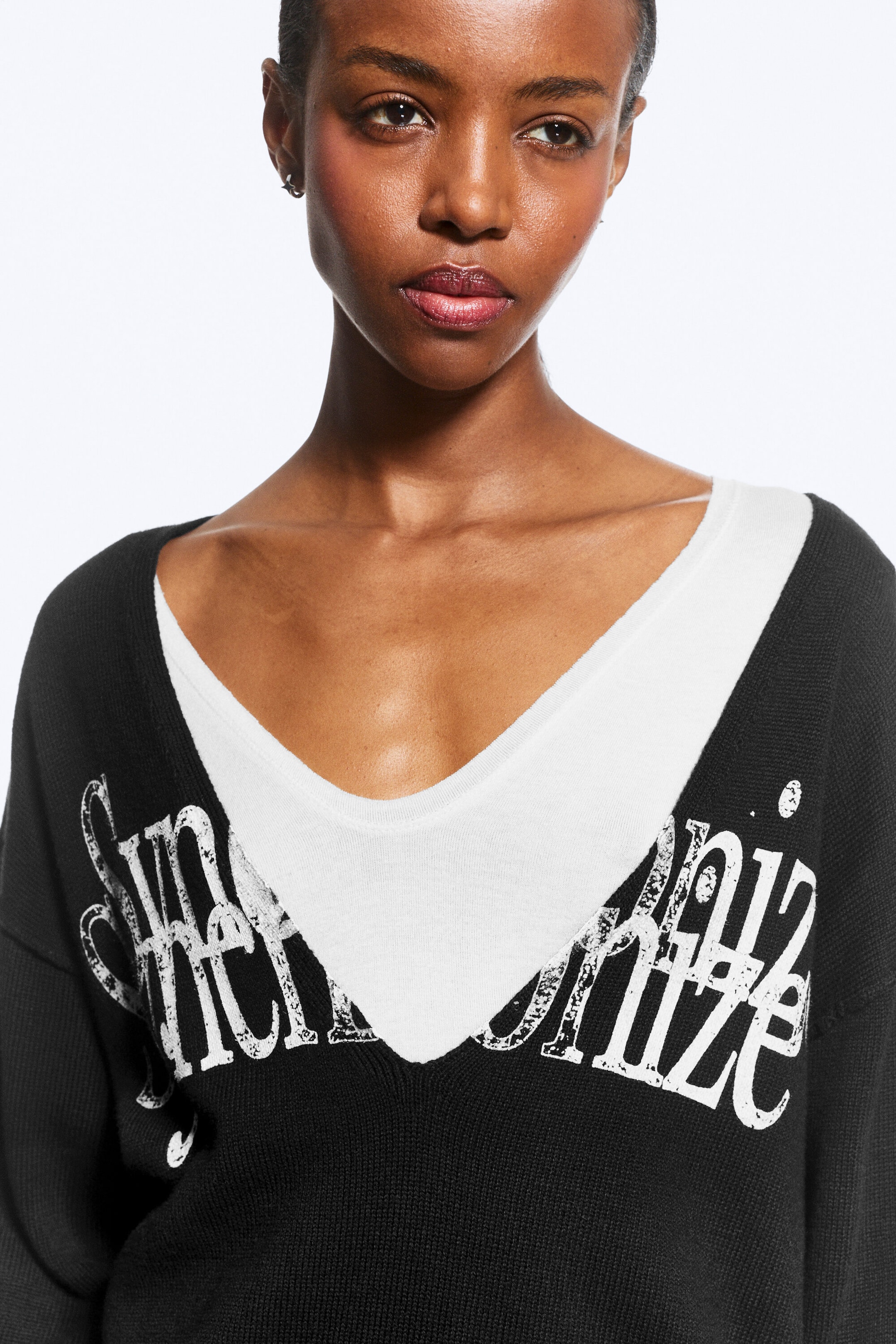 Black - Synchronize - Knitted V-Neck Graphic Sweater - 1