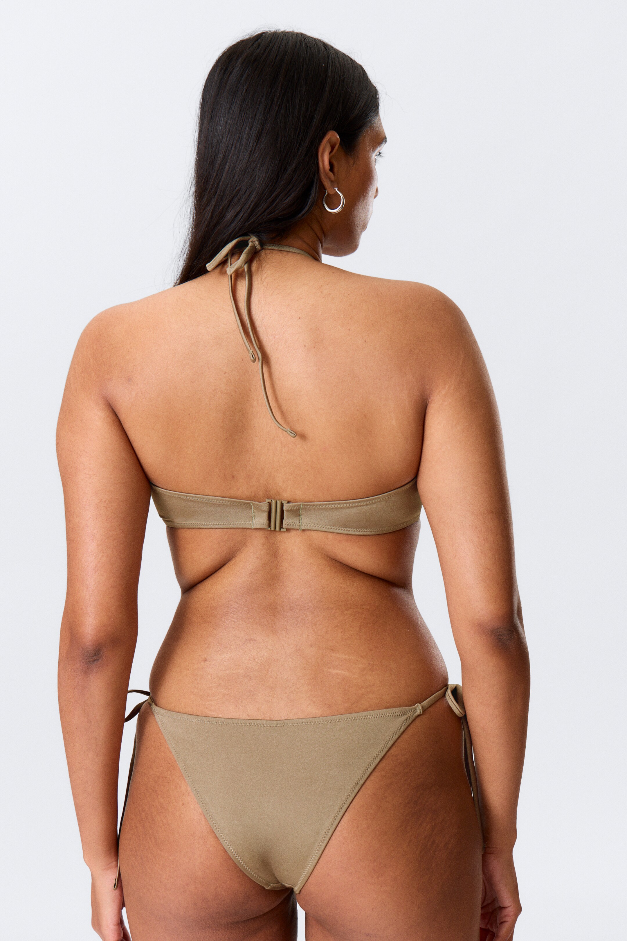 Zobraziť väčší obrázok: Ruched Halter Bandeau Bikini Top - Dusty Mole - ŽENY | H&M SK 5