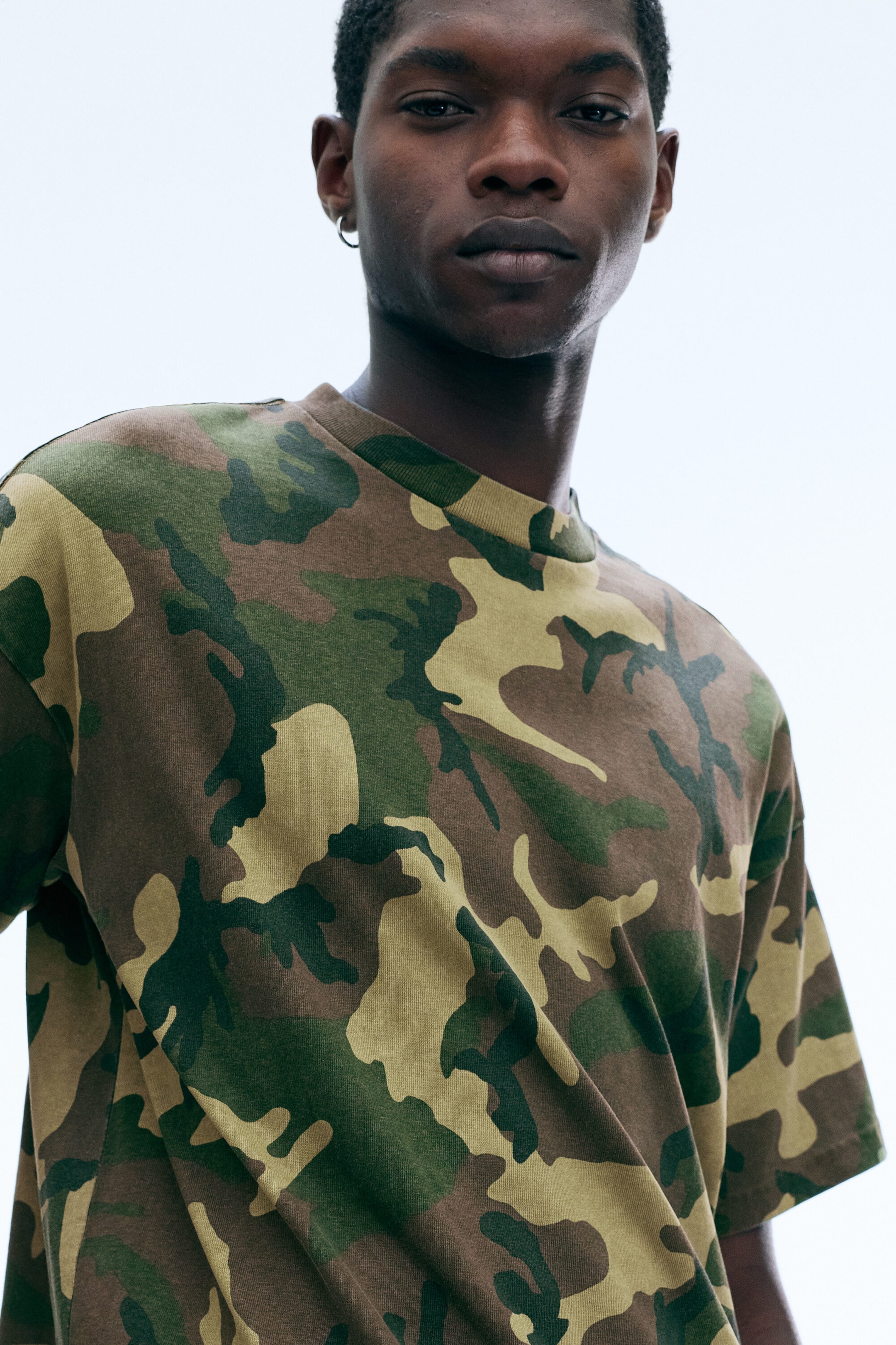 Camouflage - Bedrucktes kastiges T-Shirt - 2