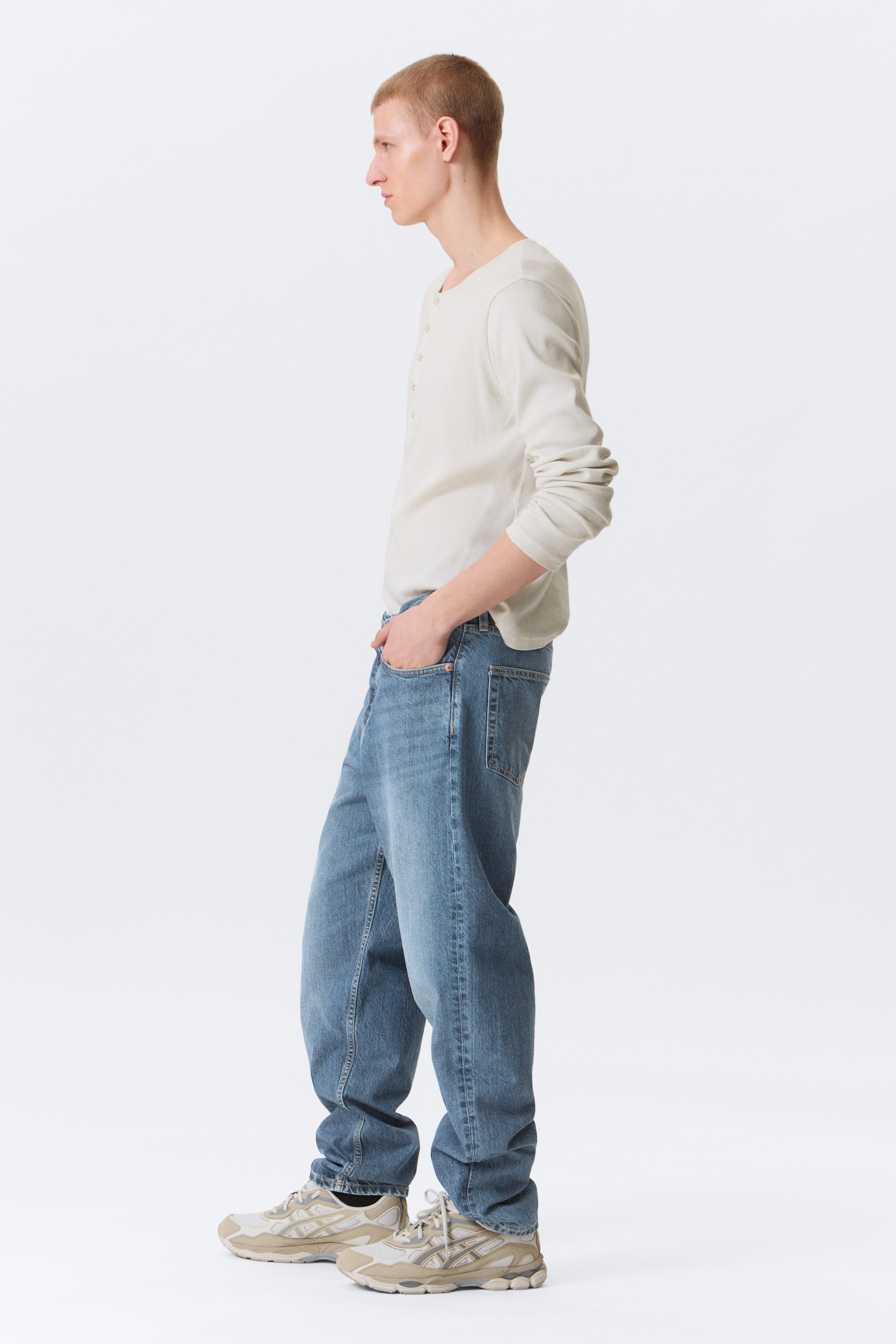 Ray Mid Rise Relaxed Tapered Leg Jeans - Radio Blue - Medium Blue/Tuned Black - Black/Deep Sea Blue - Dark Blue/Seventeen Blue - Medium Blue - 3