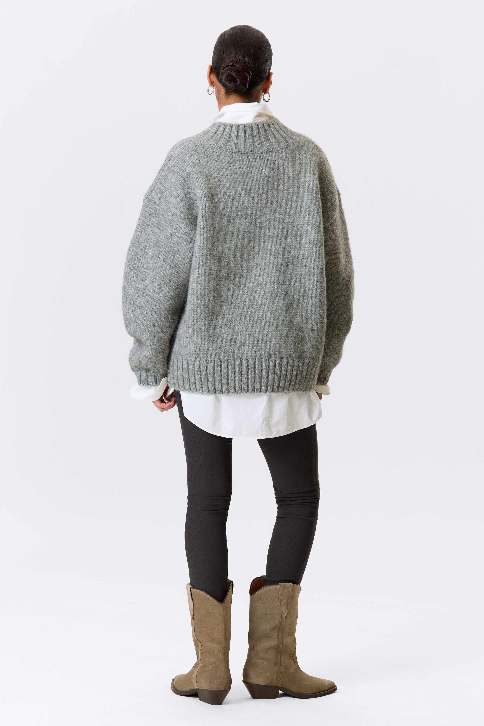 Gråmelerad - Oversized stickad tröja med V-neck - 2