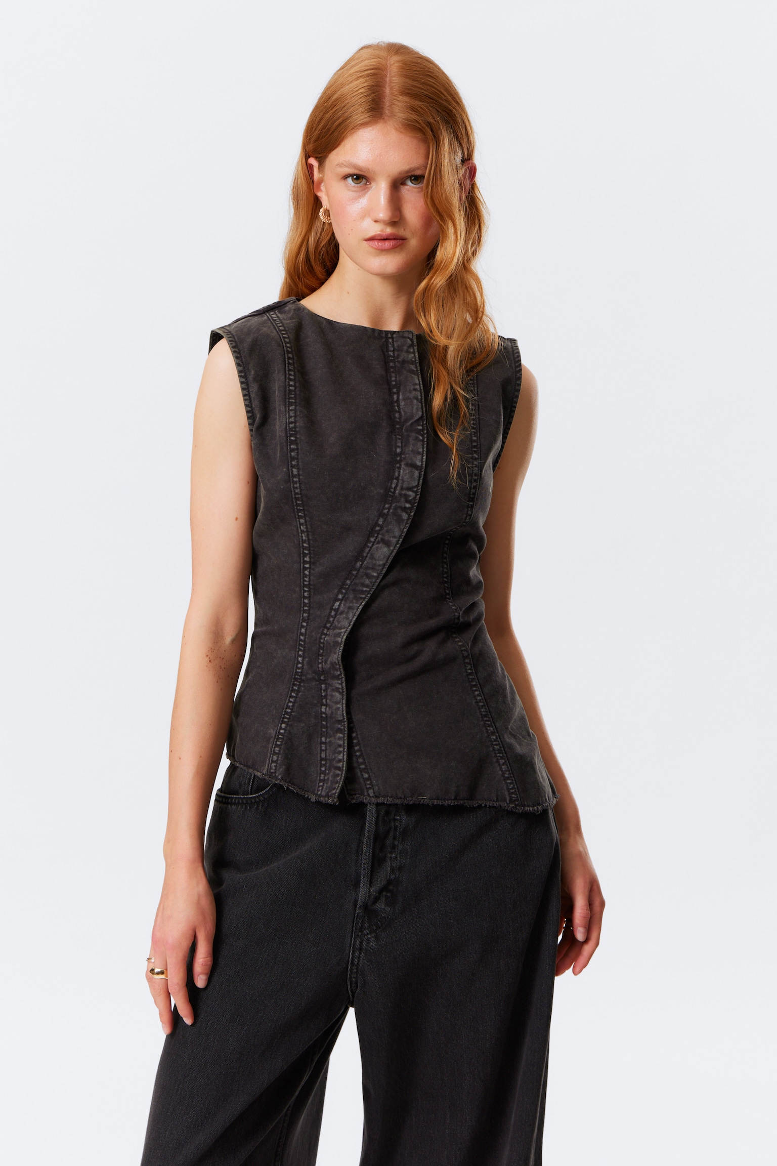 Top peplum asimétrico sin mangas - Negro lavado/Blanco/Marrón oscuro/Negro