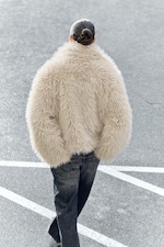 Helles Beige - Kunstfelljacke im Oversized Fit mit Stehkragen - 4