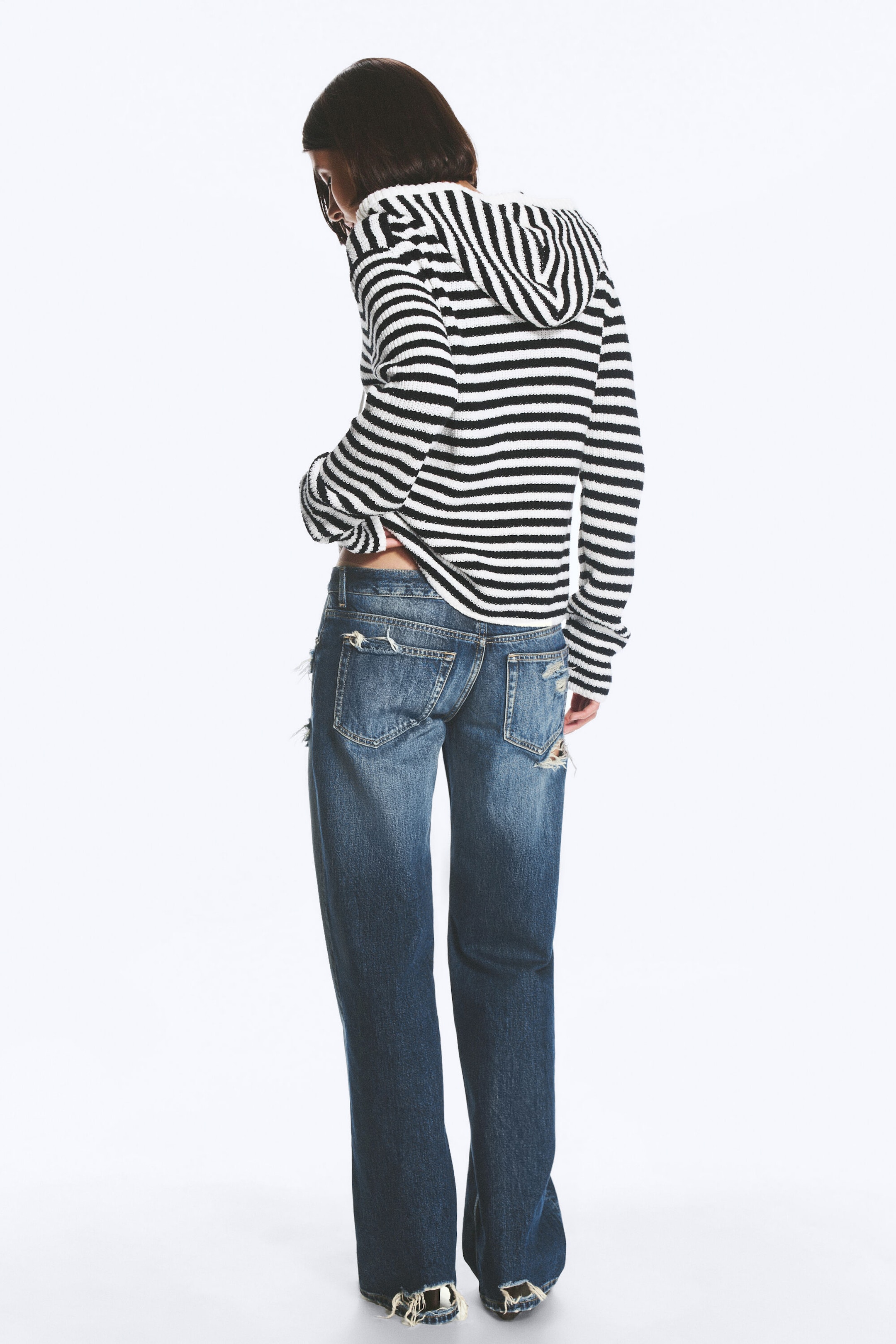 Svart og hvite striper - Strikket slim fit hettejakke med glidelås - 3