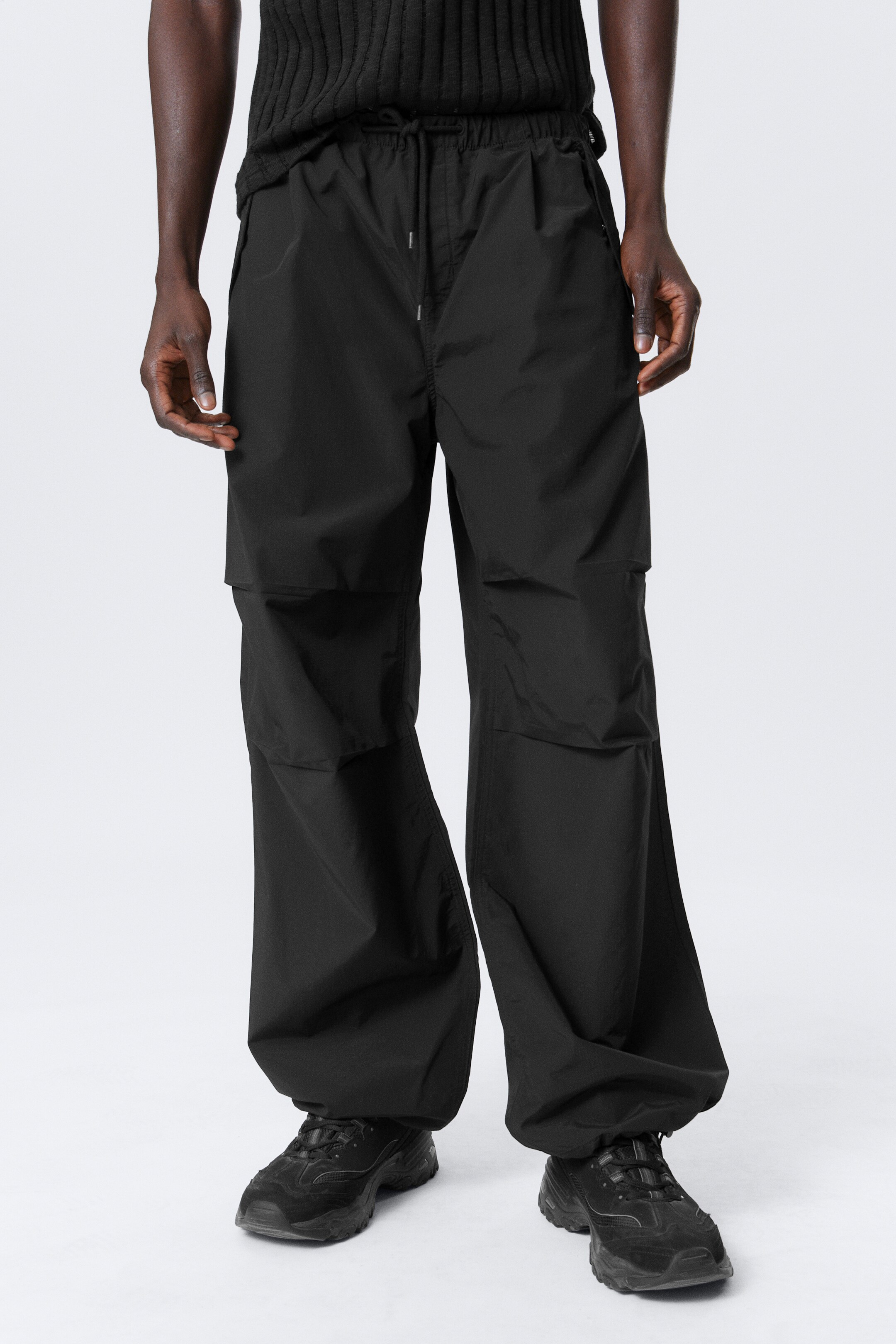 Agrandir l'image: Pantalon de parachute Loose plissé - Noir - HOMME | H&M FR 2