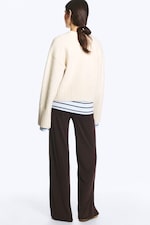 Støvet hvit - Strikket oversized genser - 2