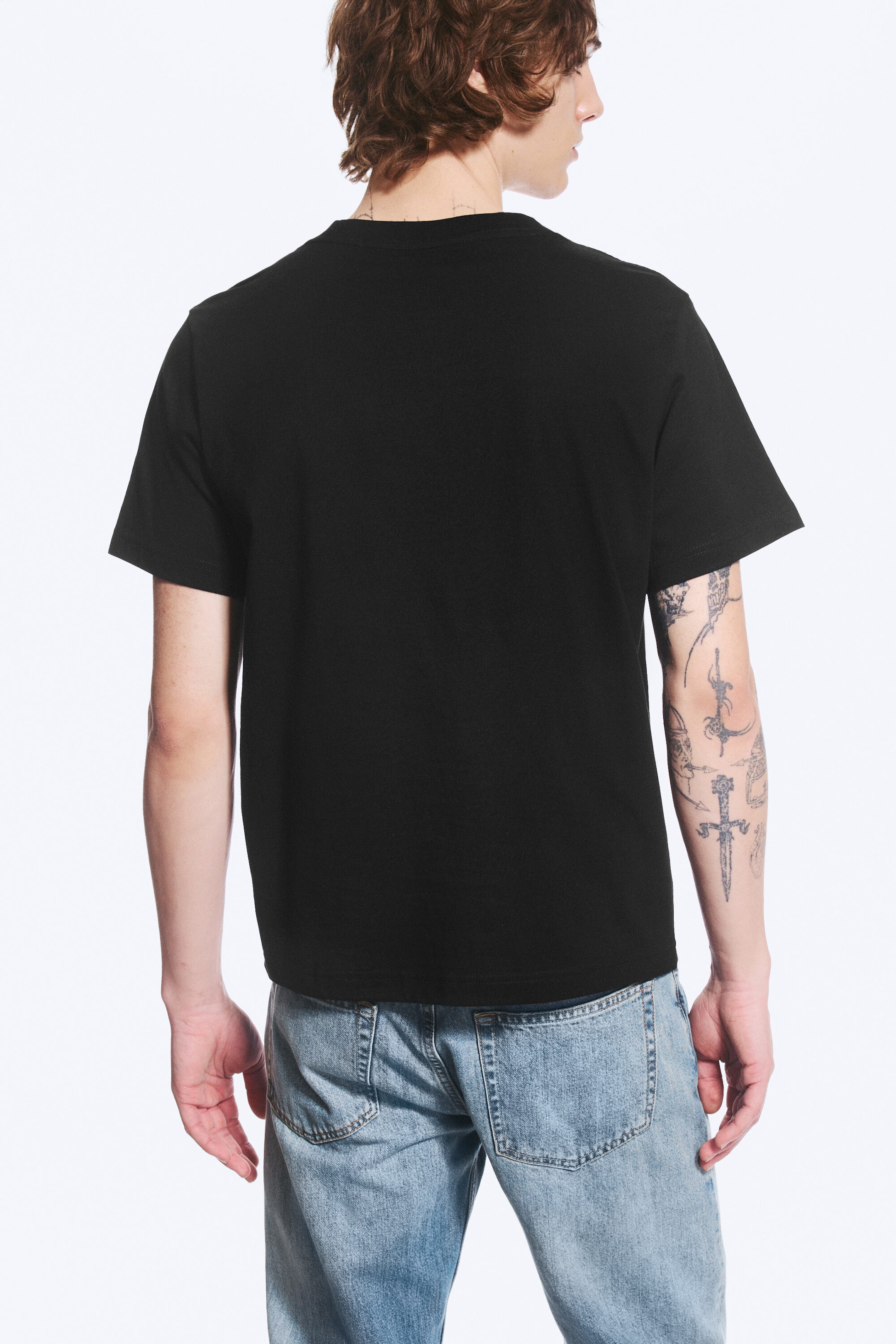 Black - CLASSIC BOXY T-SHIRT - 3