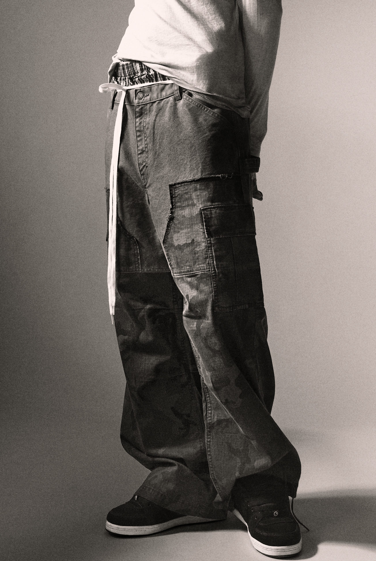 Staubblau & Camouflage - Lockere Patchwork-Cargohose - 2