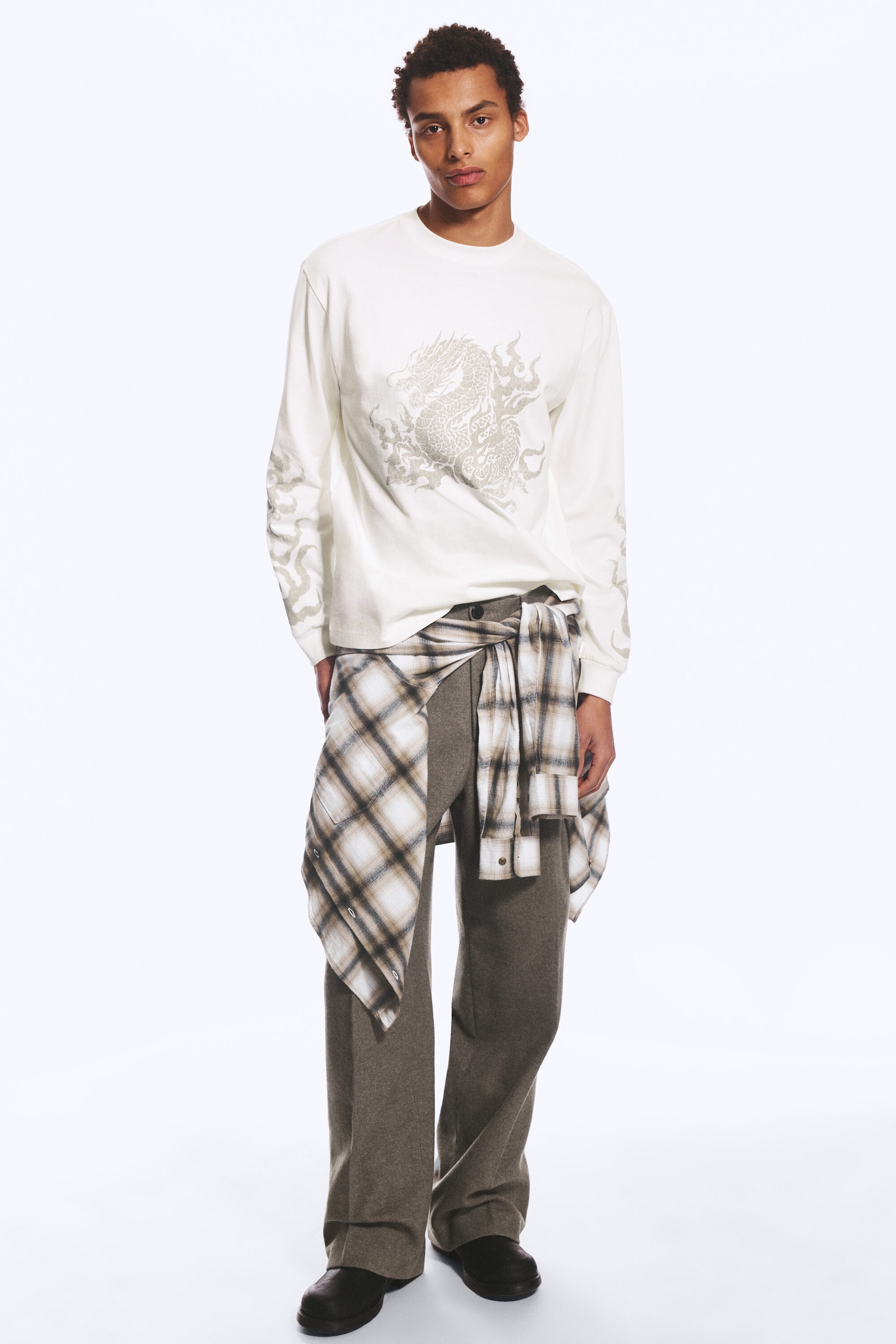 Dusty White - Long - Relaxed Graphic Long-Sleeved T-shirt - 4