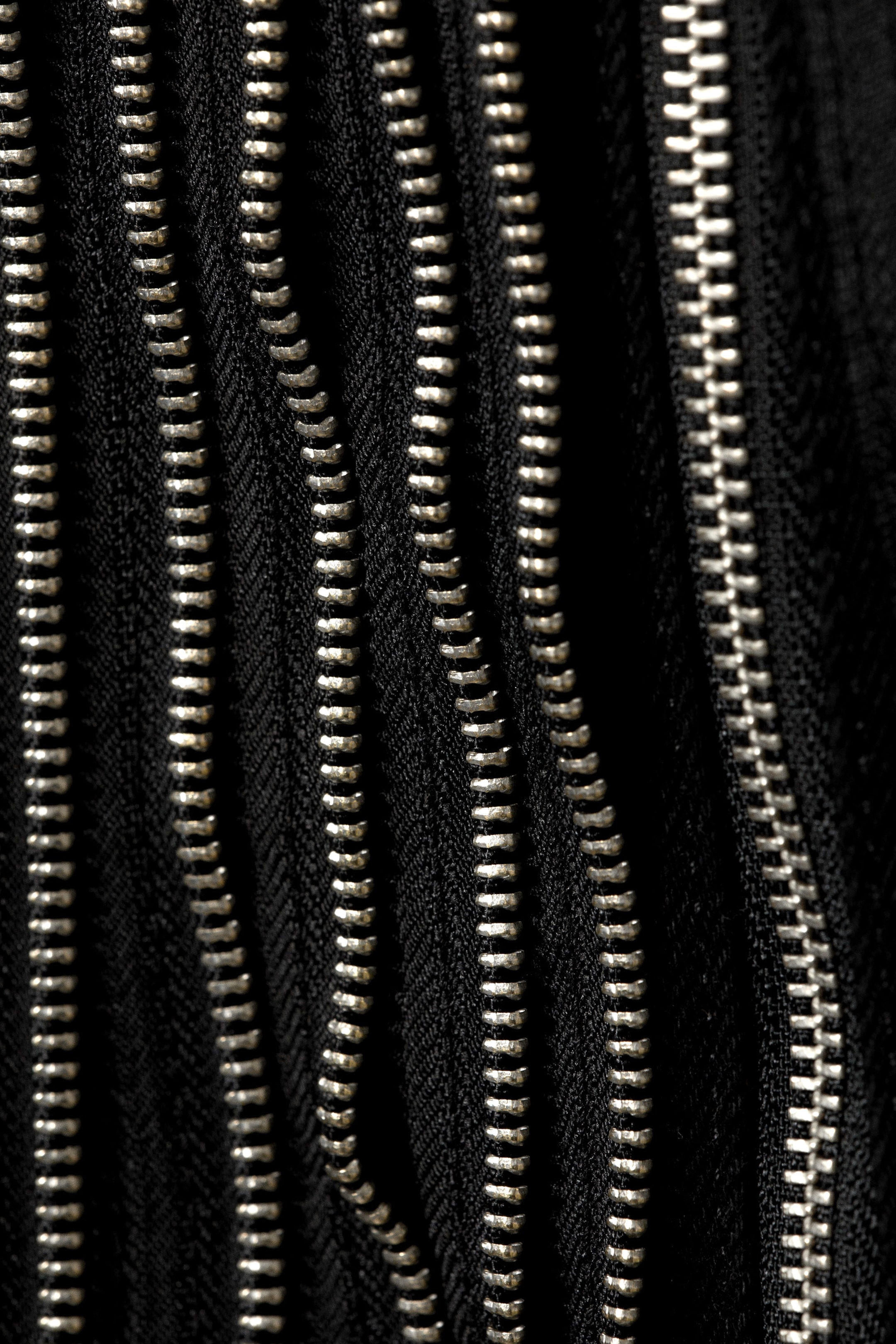Schwarz - Schlauchkleid mit Reißverschluss-Details - 3
