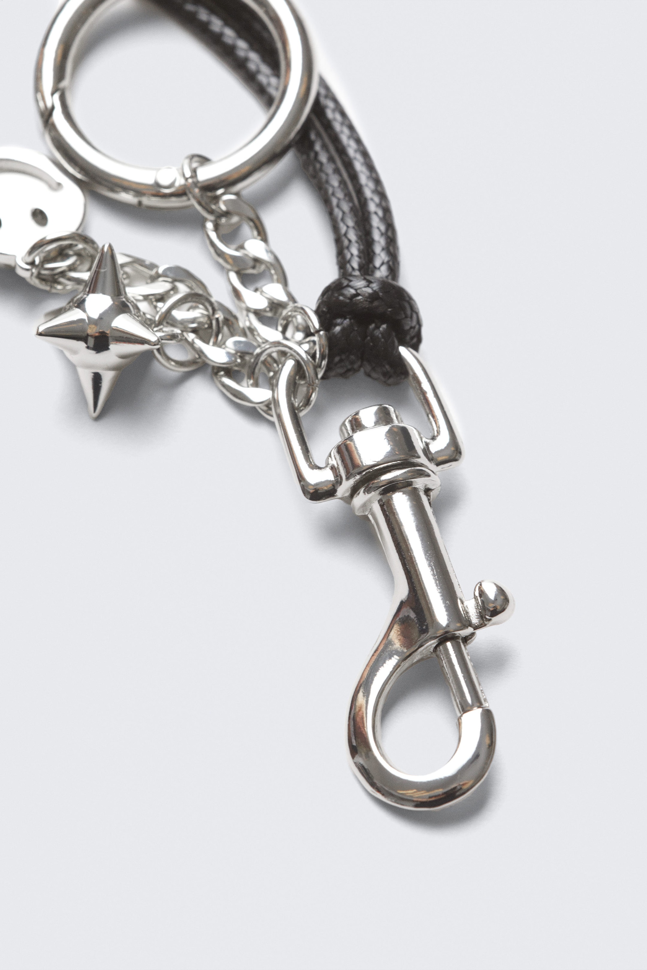 Metal/Black String - Multi-Charm Keyring - 2