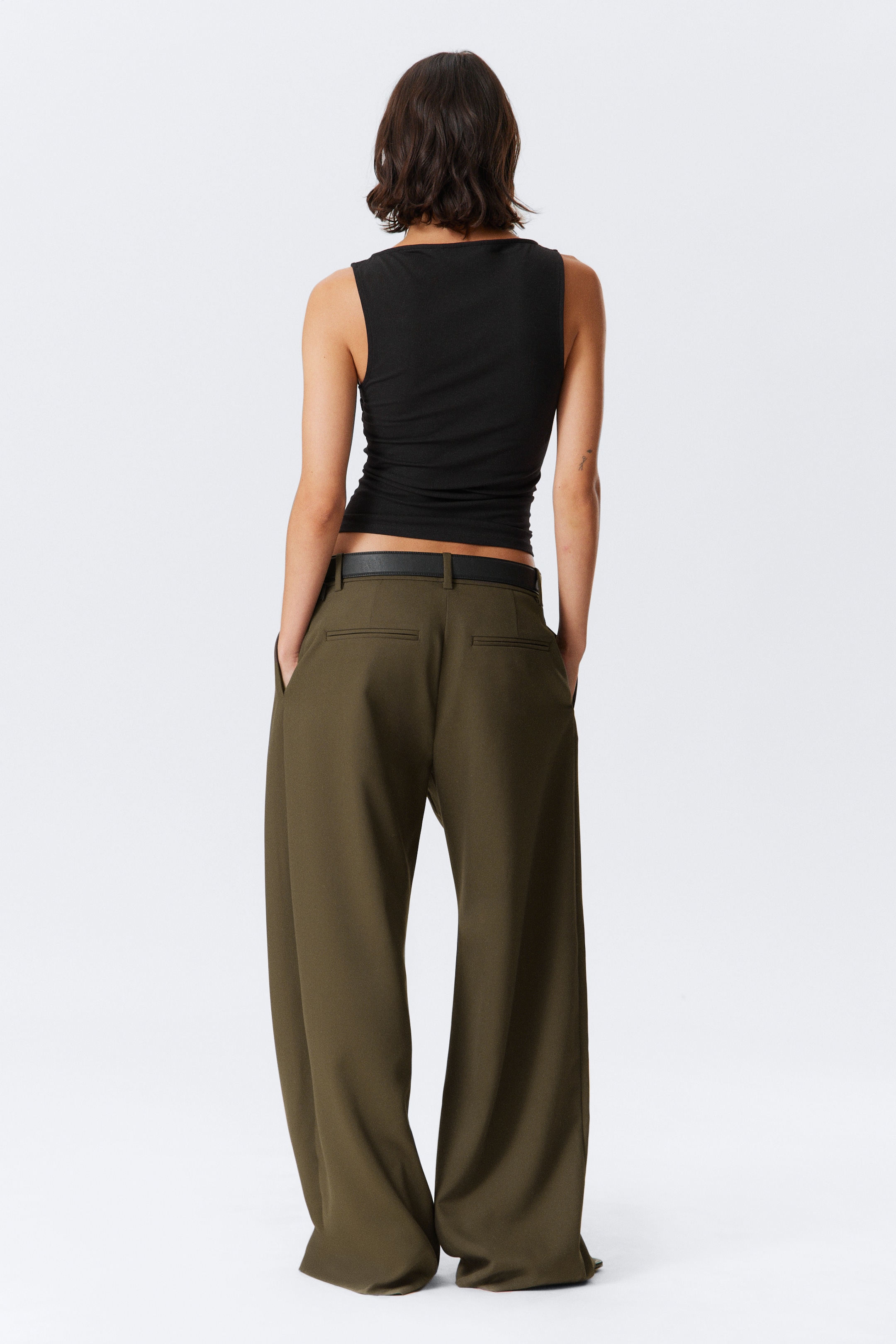 Nagyobb kép megtekintése: Sleeveless Lacing Boat-Neck Eyelet Top - Fekete - NŐI | H&M HU 4