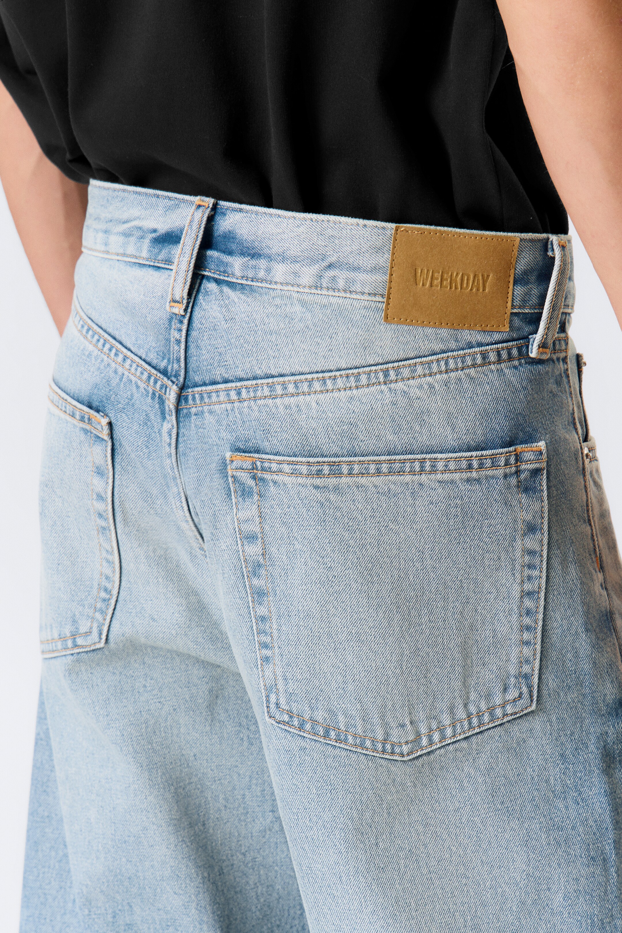 Vezi imaginea mai mare: Ray Relaxed Tapered Leg Jeans - Seventeen Blue - Albastru Mediu - BĂRBAŢI | H&M RO 4