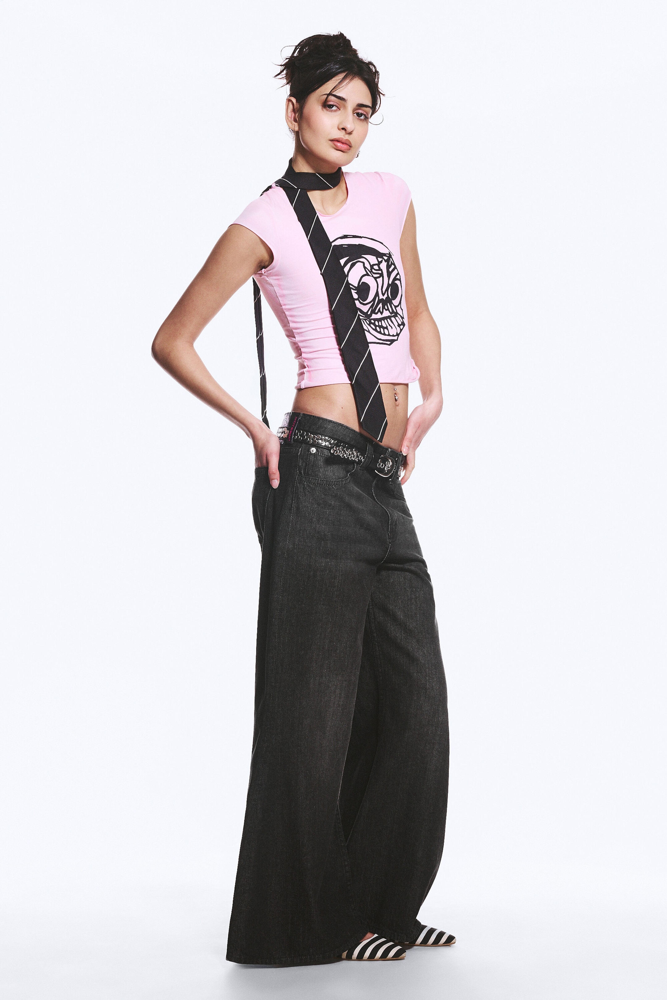 Verwaschenes Schwarz - Loosy Lucie Low Rise Regular Flared Leg Jeans - 2