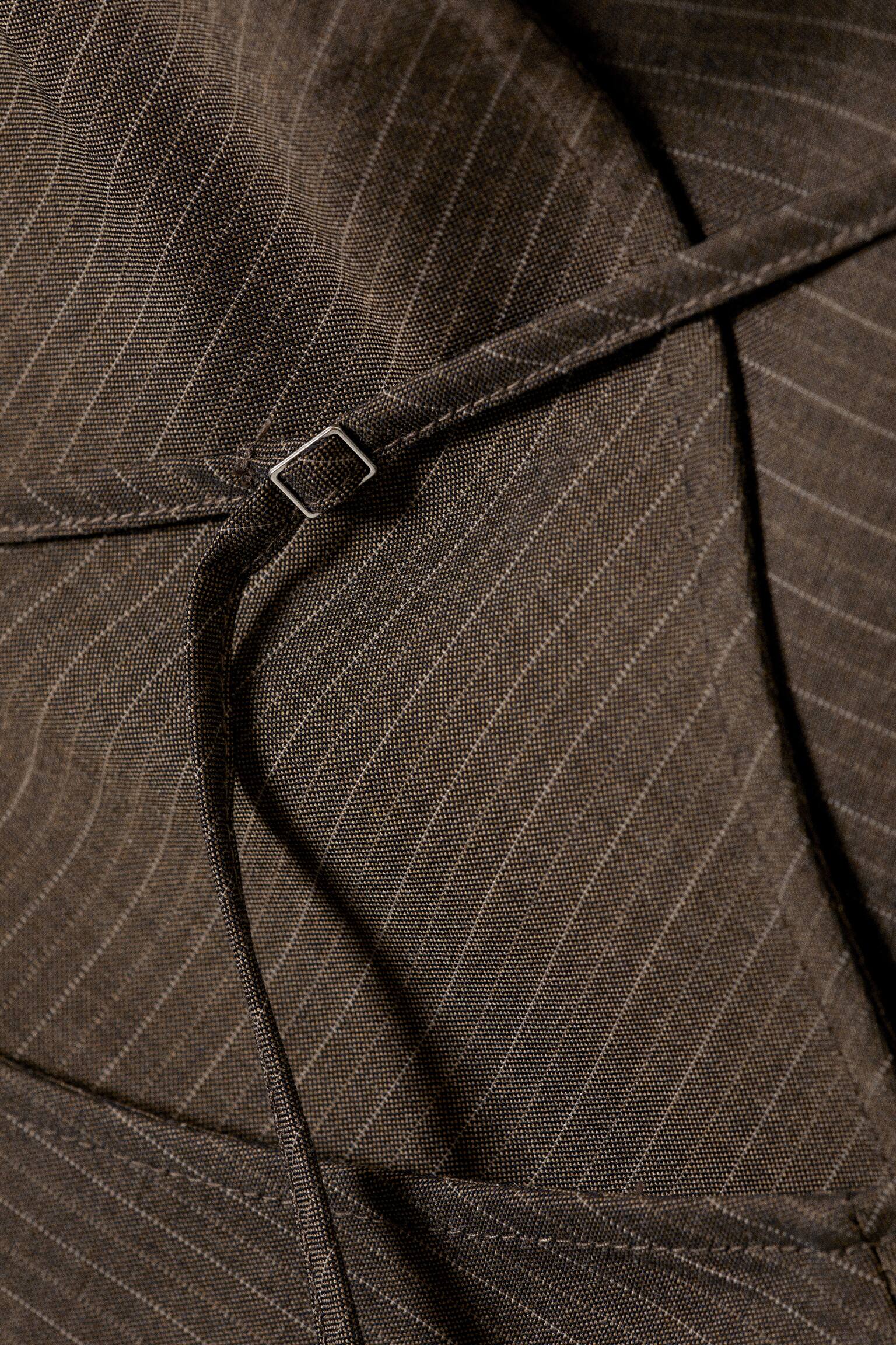 Drapiertes Neckholder-Top mit Wasserfallausschnitt - Braun gestreift/Schwarz - 6