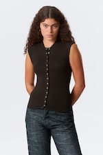 Dunkelbraun - Ärmelloses Oberteil mit Knöpfen - 0