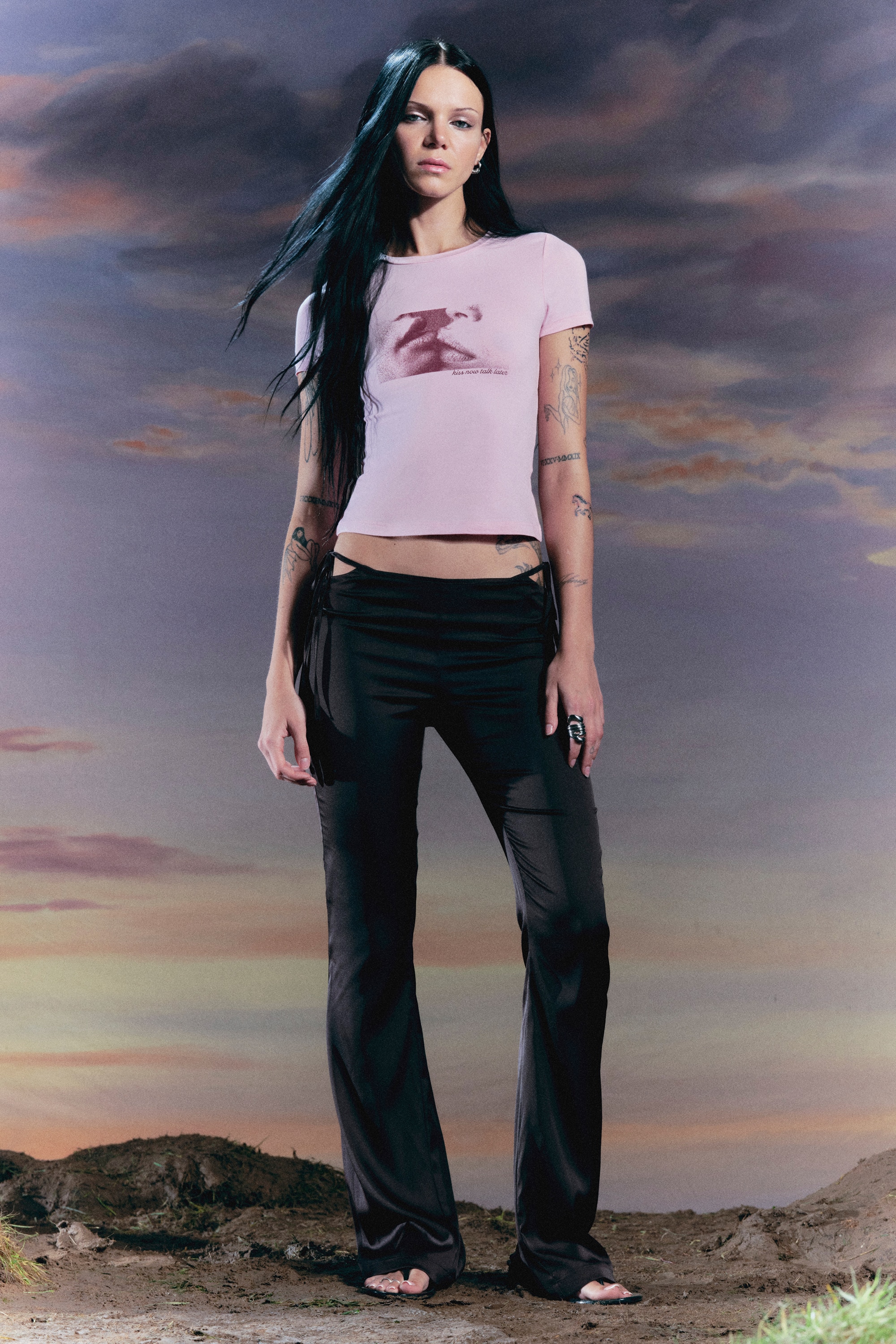 Satinhose mit Cut-outs und ausgestelltem Bein-Dunkelbraun