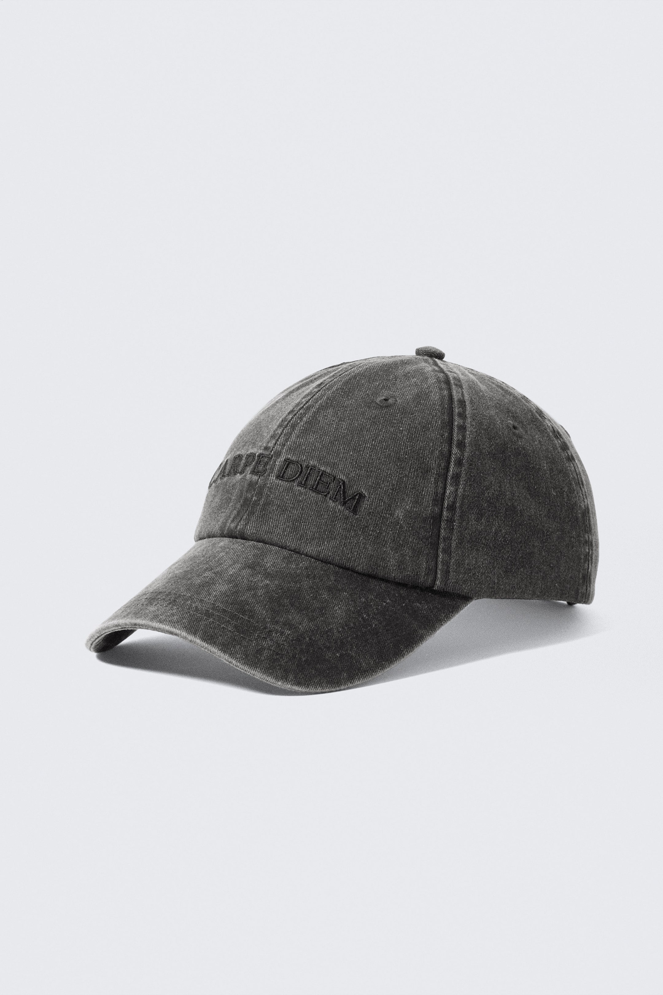 Washed Schwarz - "Carpe Diem" - Besticktes Cap - 1