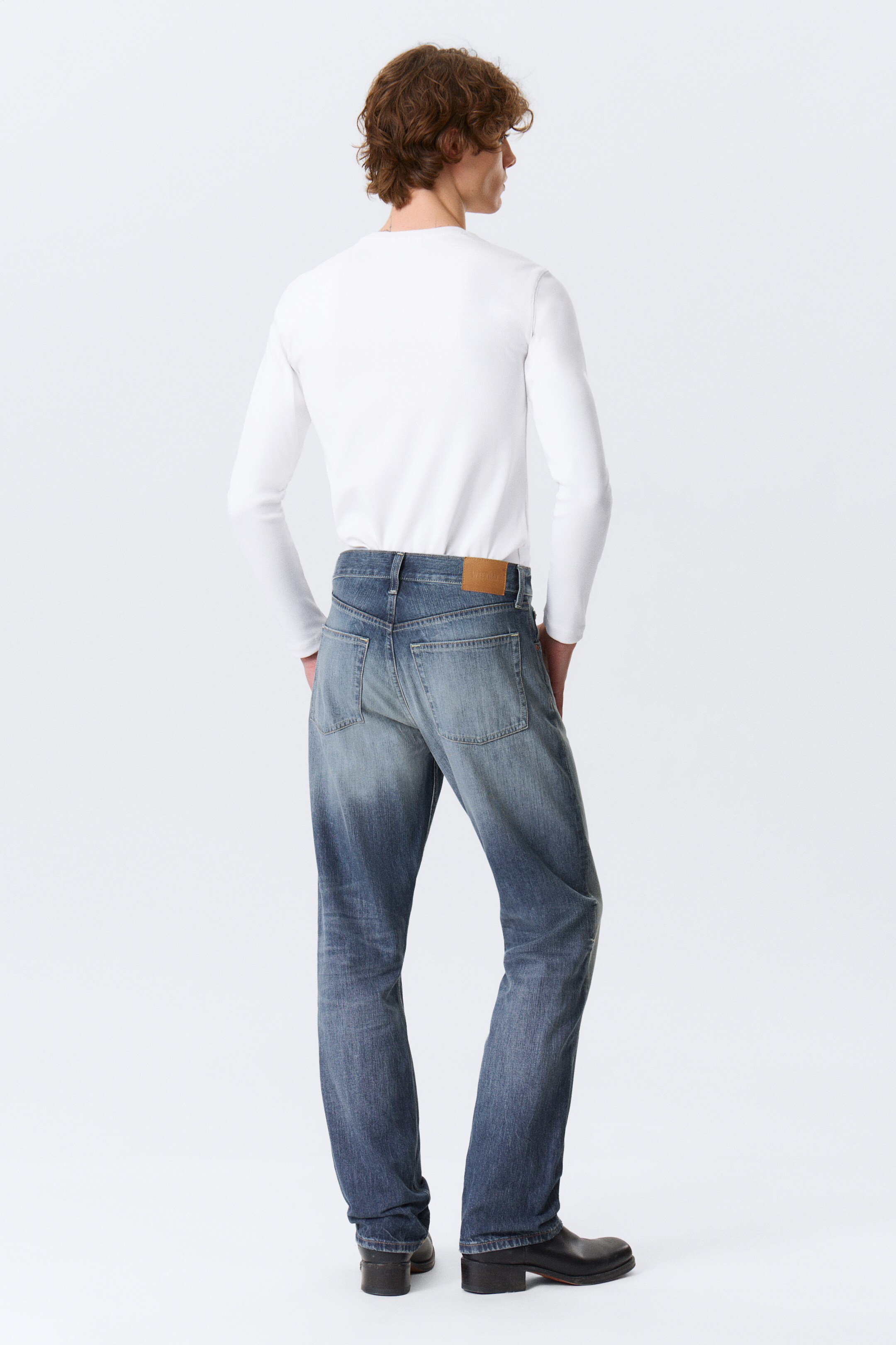 Visa större bild: Orbit Mid Waist Regular Straight Leg Jeans - Board Blue - Mellanblå - DAM | H&M SE 14