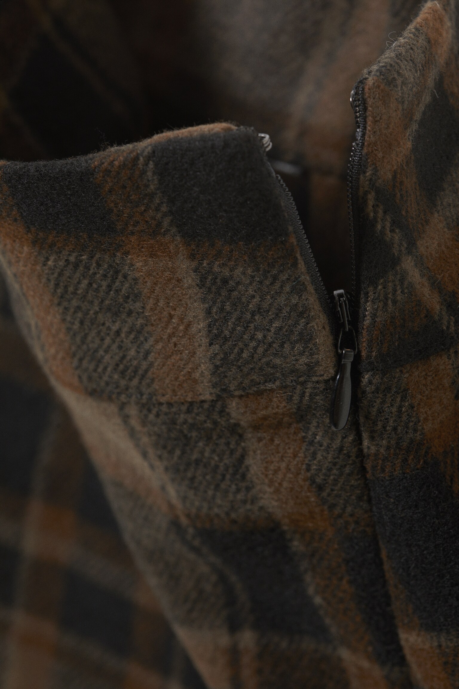 Low Rise Brushed Twill Mini Skirt - Brown Checked/Dark Grey - Metallic Stripe - 4
