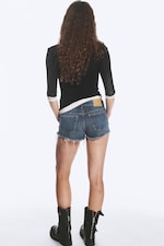 Blue Hymn - Mittelblau - Ausgefranste Denim-Hotpants mit niedrigem Bund - 2