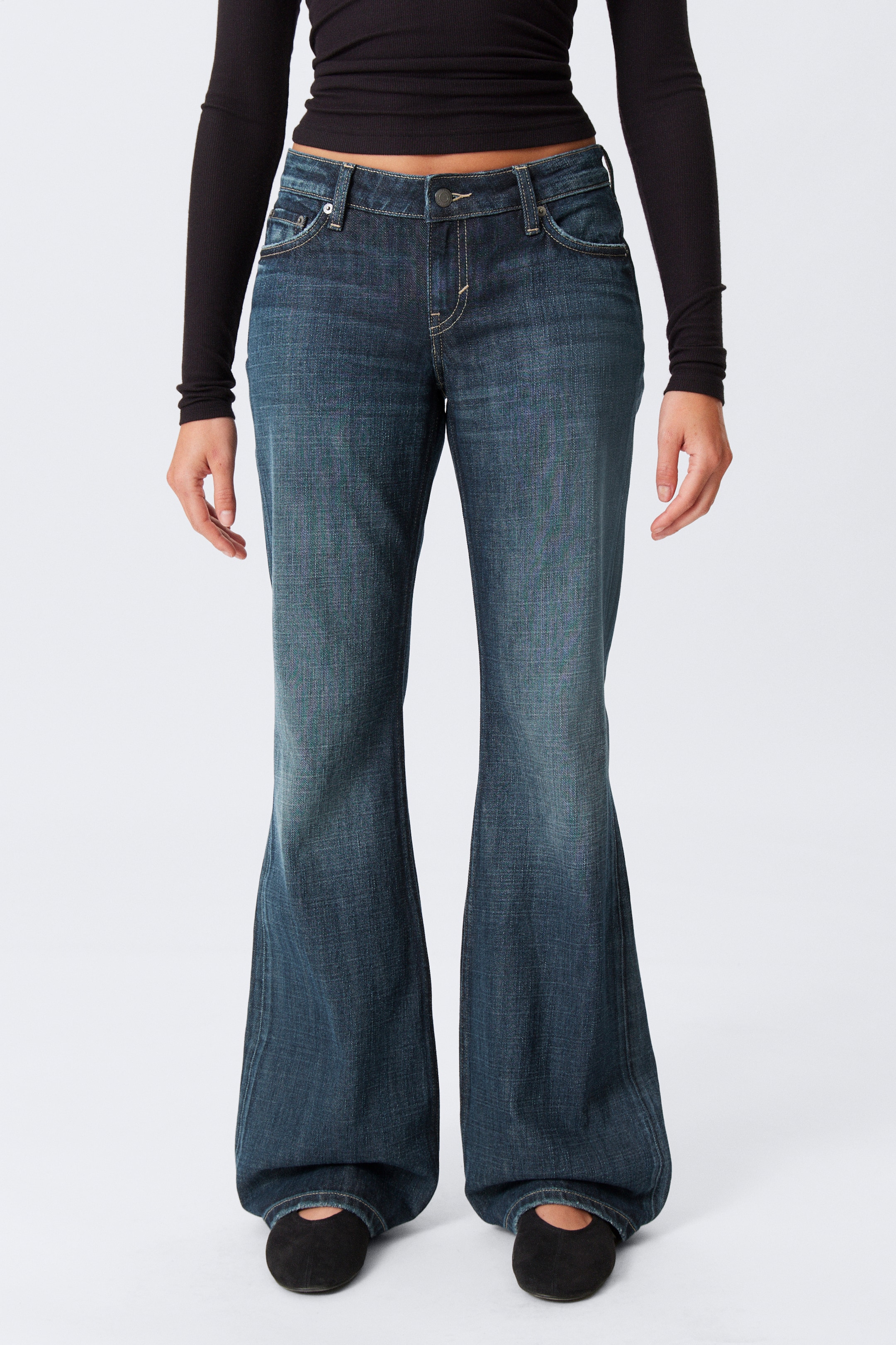 Grösseres Bild ansehen: Nova Low Waist Slim Bootcut Leg Jeans - Deep Ocean Blue - Dunkelblau - DAMEN | H&M CH 2