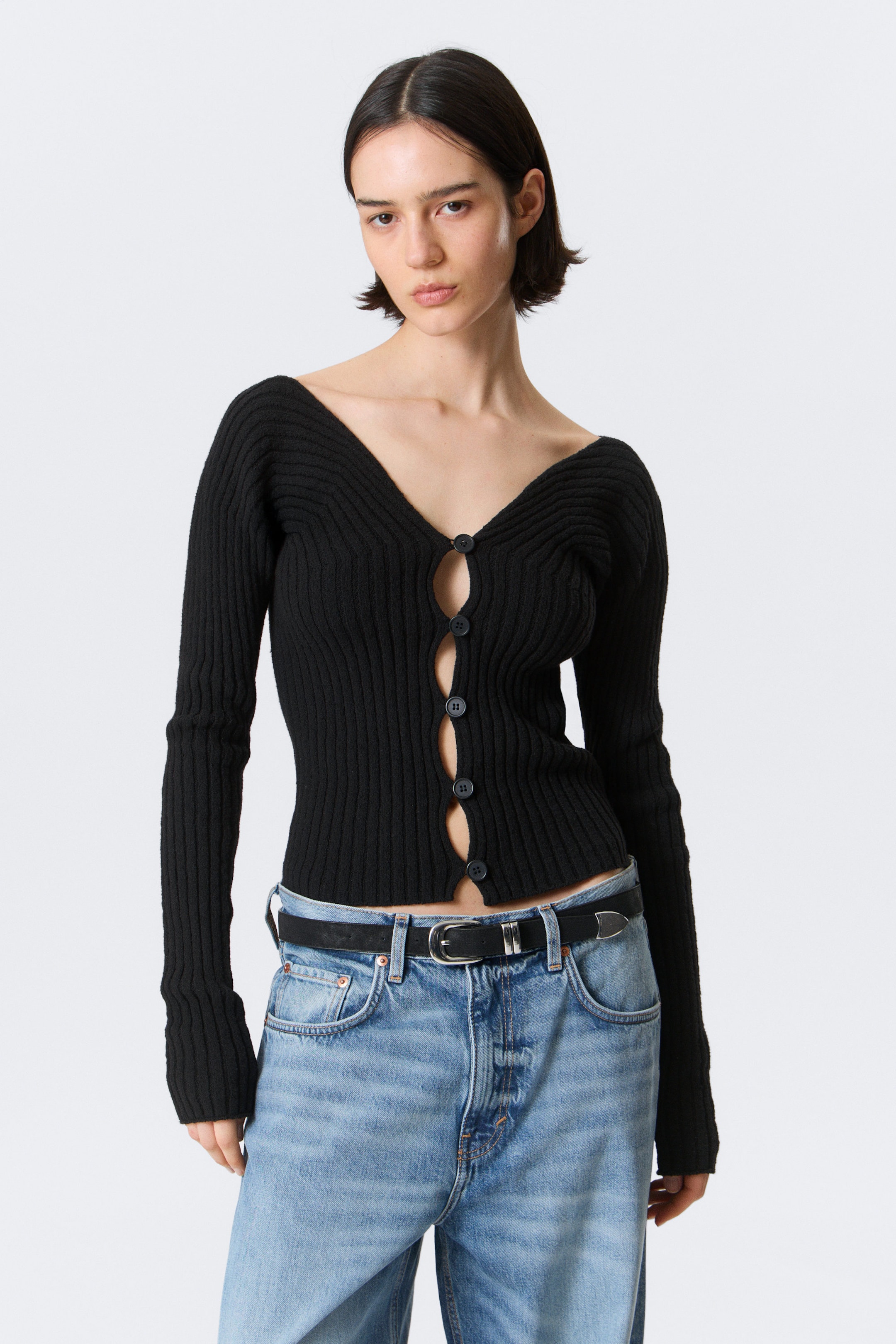 Schwarz - Schmal geschnittene Strickjacke mit V-Ausschnitt - 2