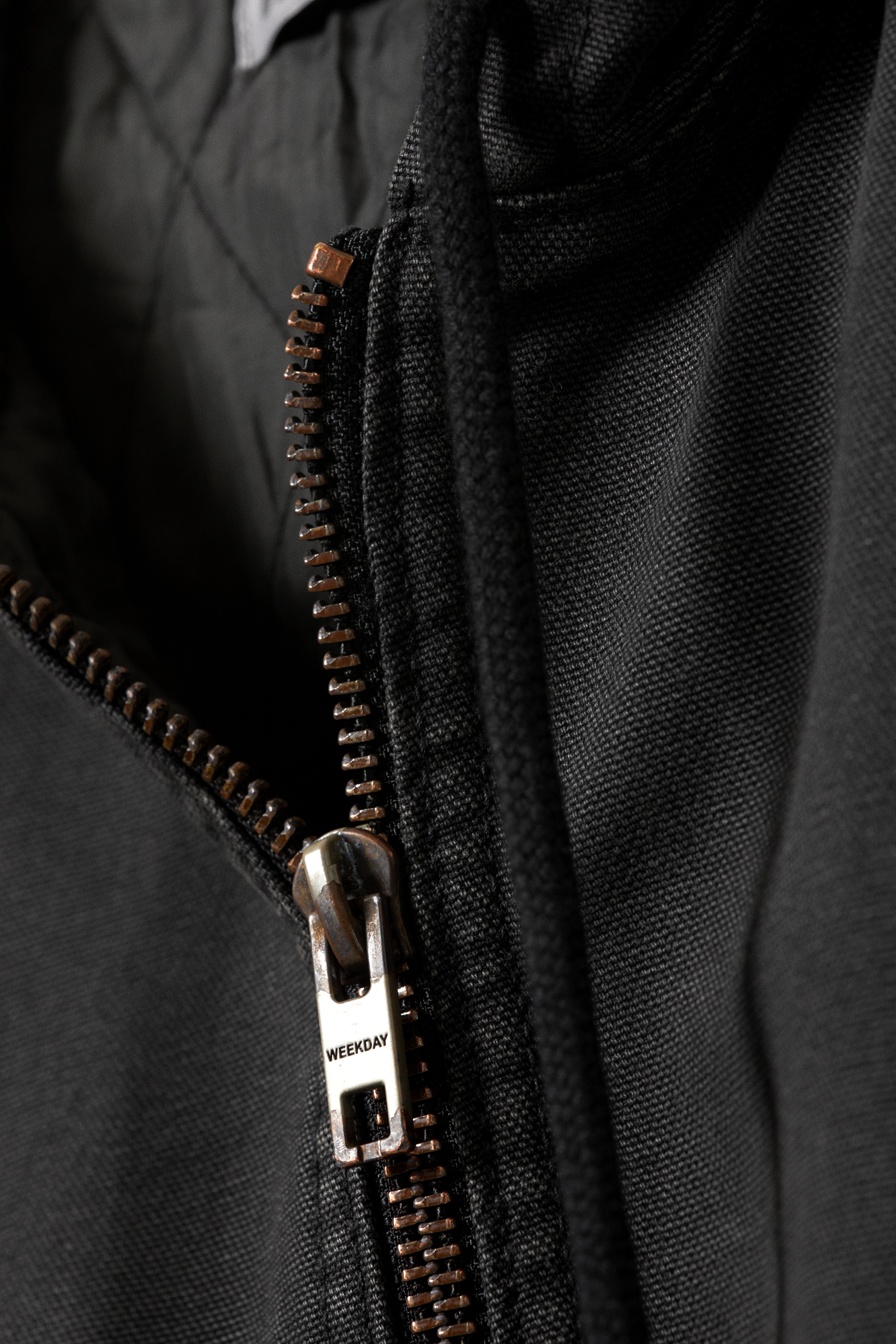 Grösseres Bild ansehen: Lässige Bomberjacke mit Kapuze - Verwaschenes Schwarz - HERREN | H&M CH 7