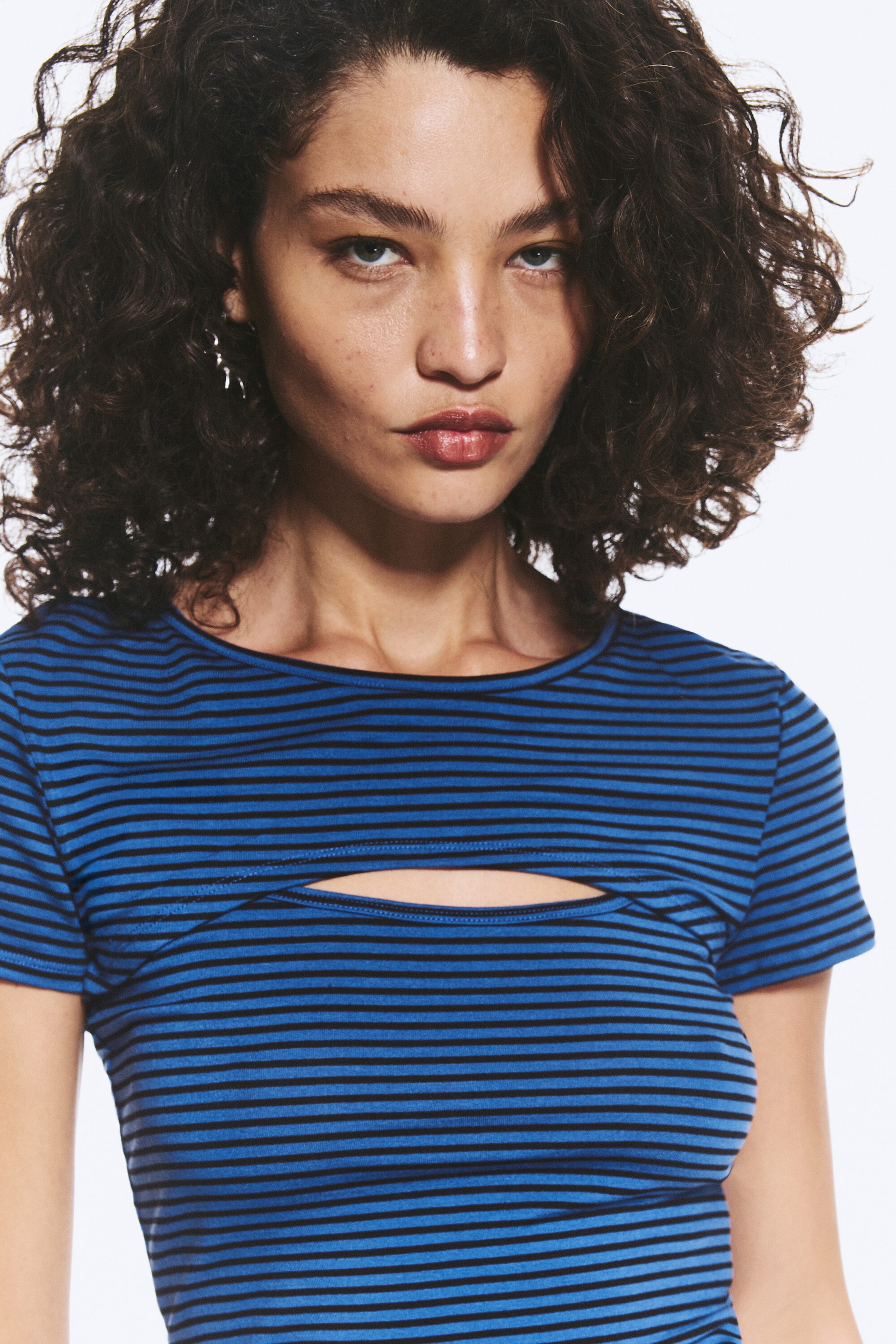 Blau gestreift - Zweiteiliges Bolero-Top mit Layering-Design - 1