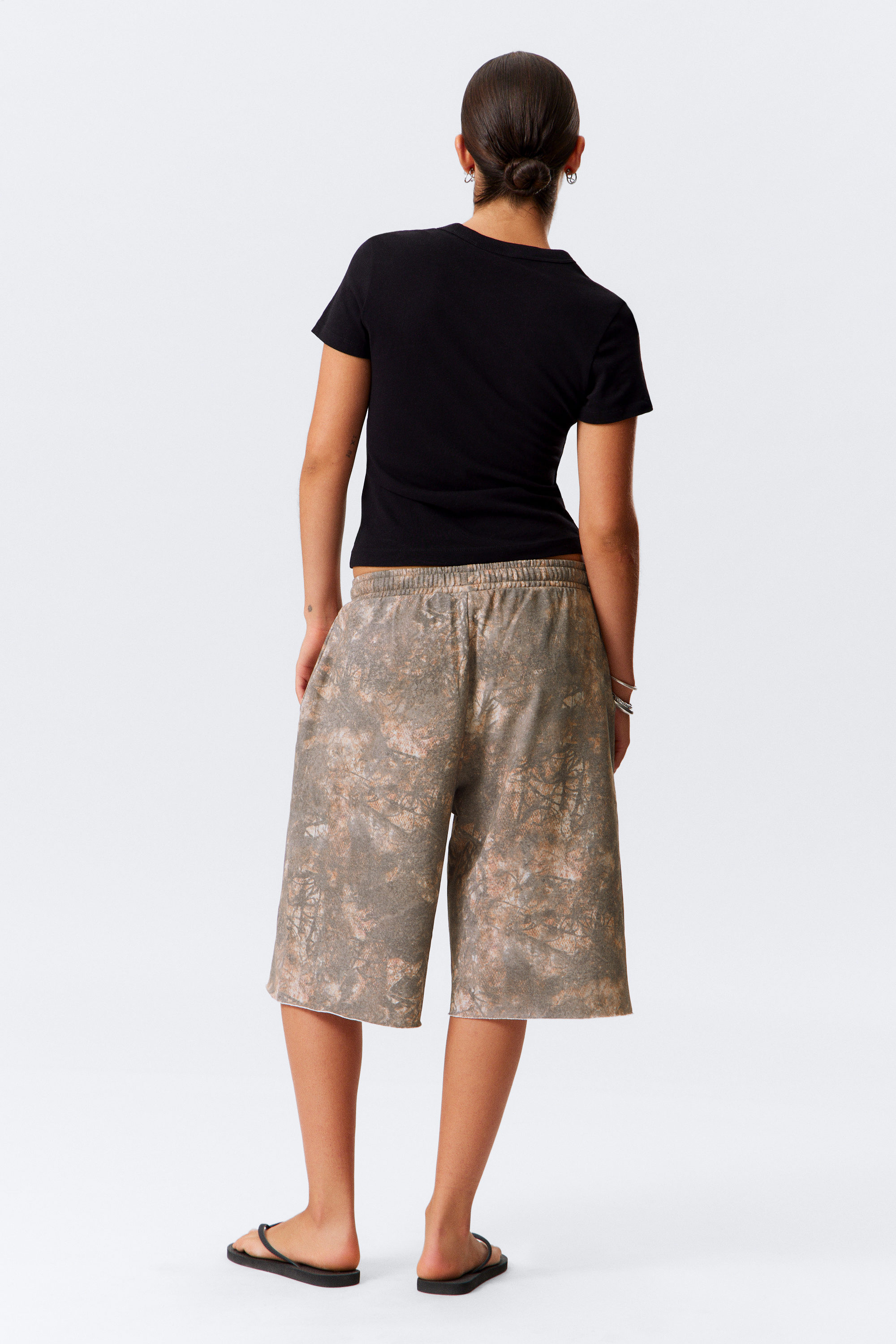 Kahki - Rustic Terrain - Printed Oversized Knee-Length Terry Shorts - 3