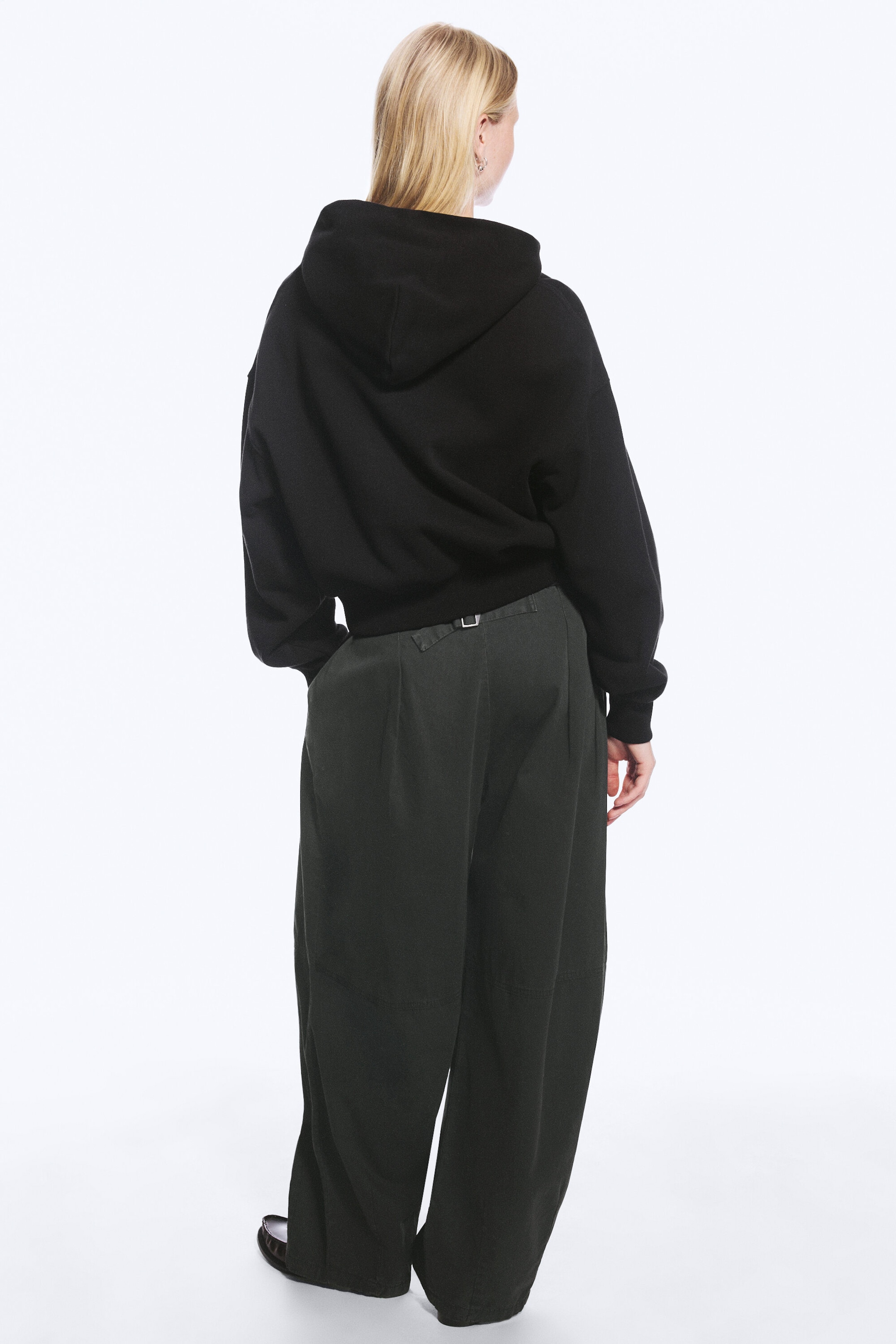 Schwarz - Boxy Hoodie aus Baumwollfleece - 6