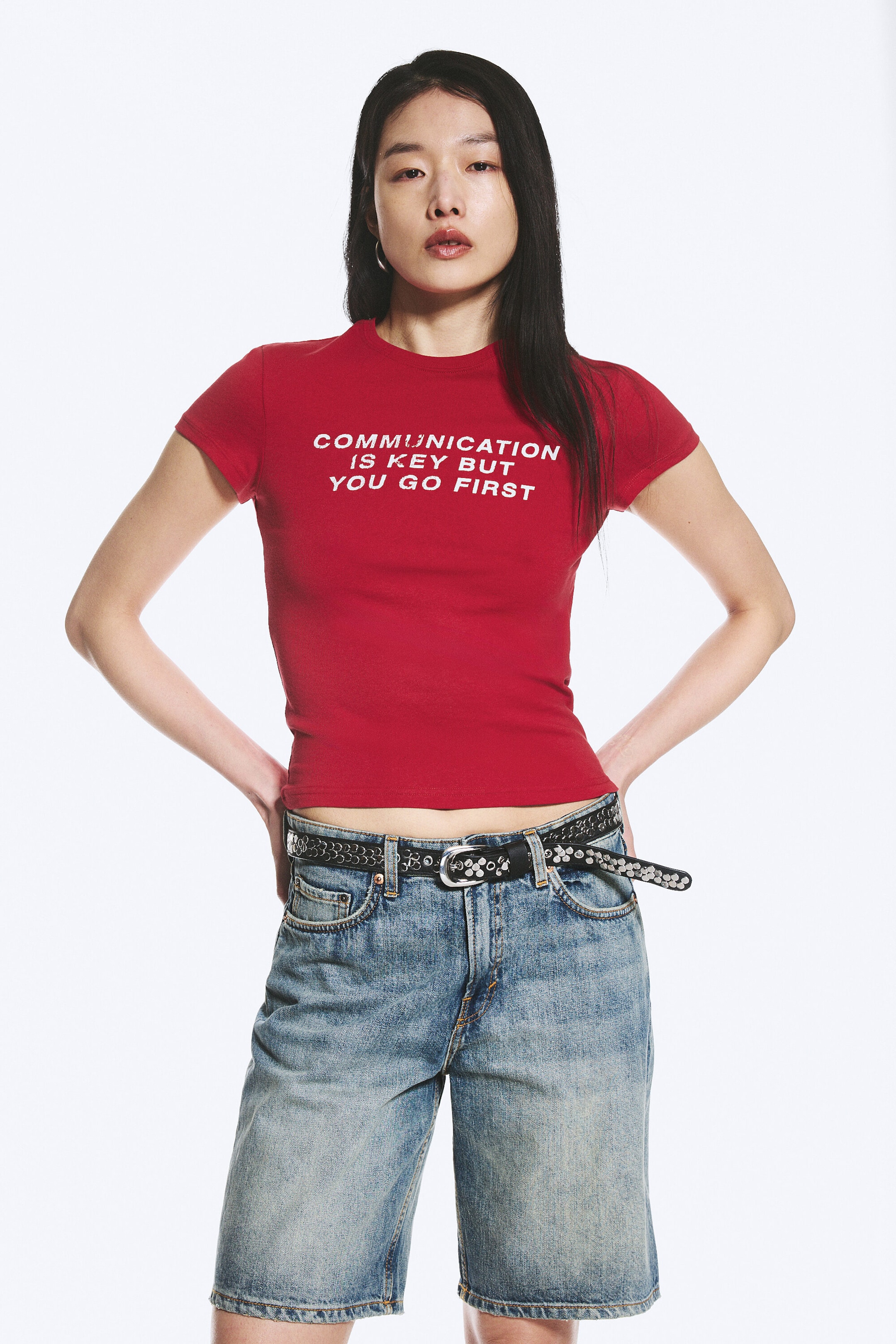 Rot - "Communication" - Boxy T-Shirt mit Print und kurzen Ärmeln - 1