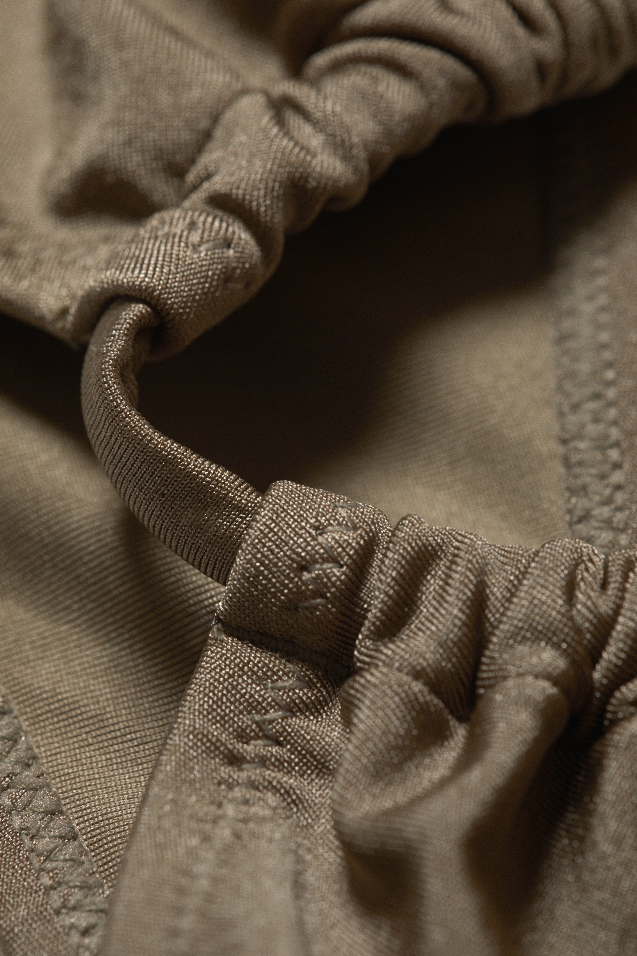 Agrandir l'image: Haut de bikini bandeau dos-nu froncé - Taupe cendré - FEMME | H&M BE 3