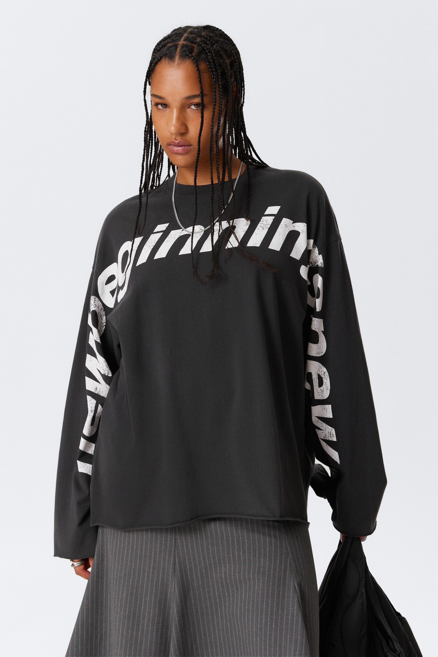 Oversized Baumwoll-Longsleeve mit Print - Dunkelgrau - "New Beginnings"