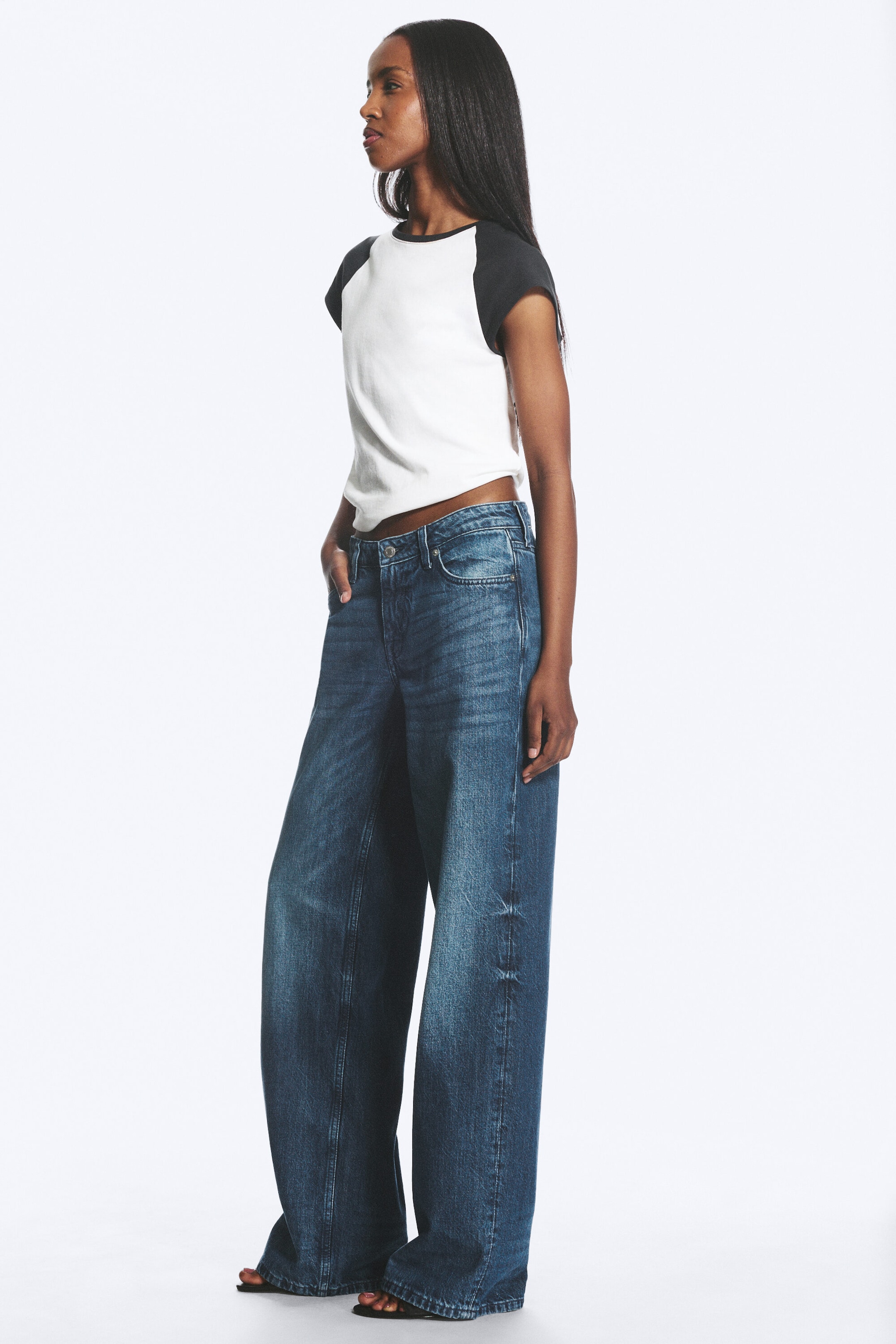 Sailor Blue – middels blå - Ample jeans med lavt liv, vide ben og løs passform - 2