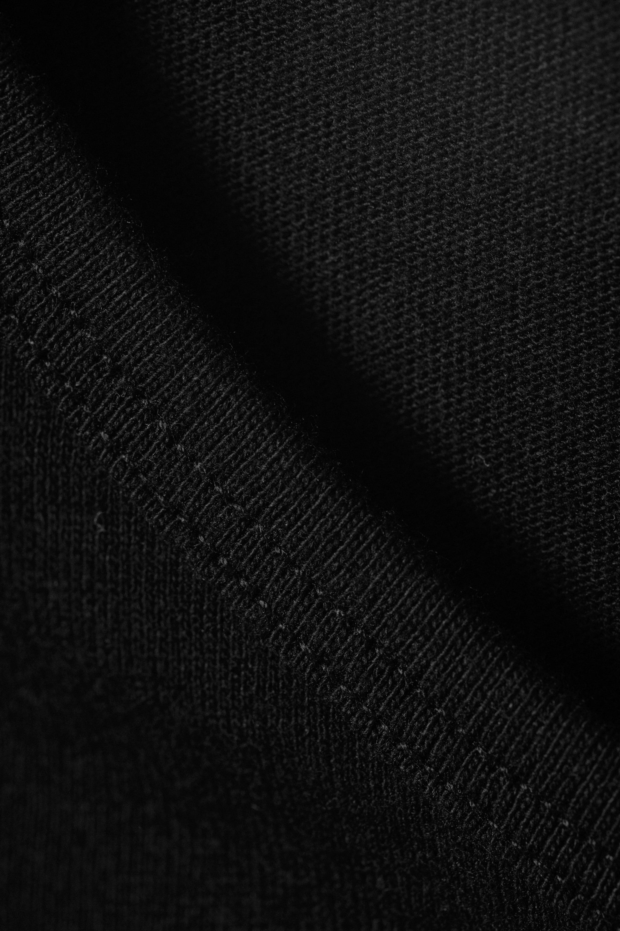 Black - Slim Short-Sleeved V-neck T-shirt - 4