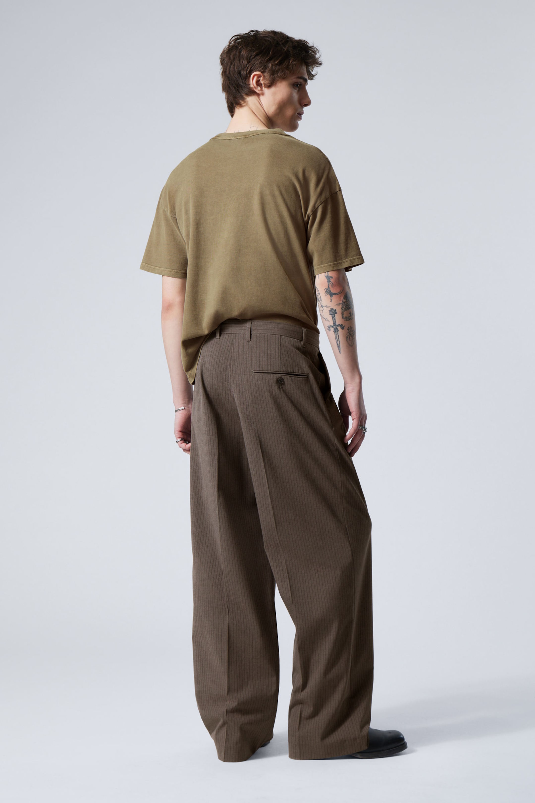 Graubraun mit Nadelstreifen - Oversized-Anzugshose Uno - 2