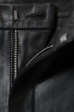 Schwarz - Lederhose mit weitem Bein und niedrigem Bund - 5