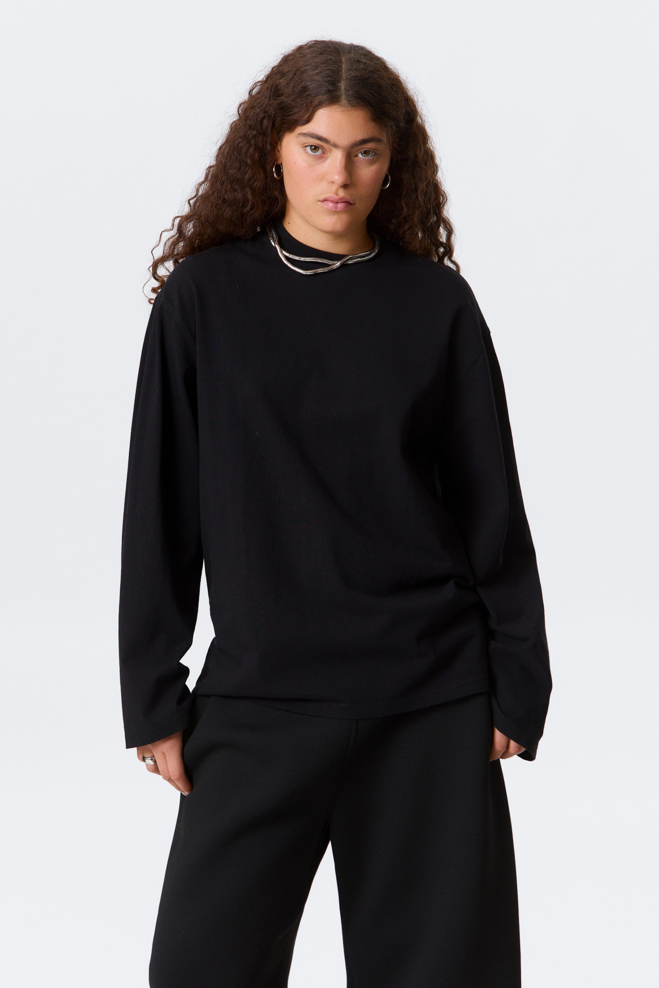 Schwarz - Oversized-T-Shirt mit langen Ärmeln - 2