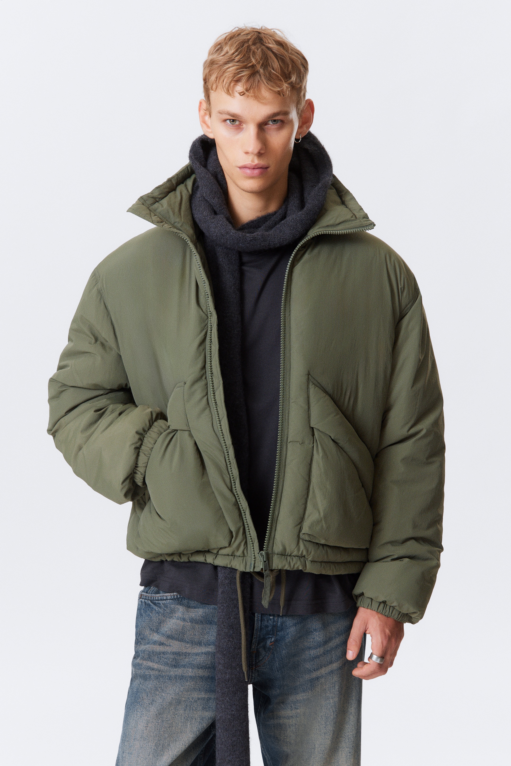 Visualizza immagine più grande: Piumino in nylon con coulisse - Verde salvia - UOMO | H&M IT 3