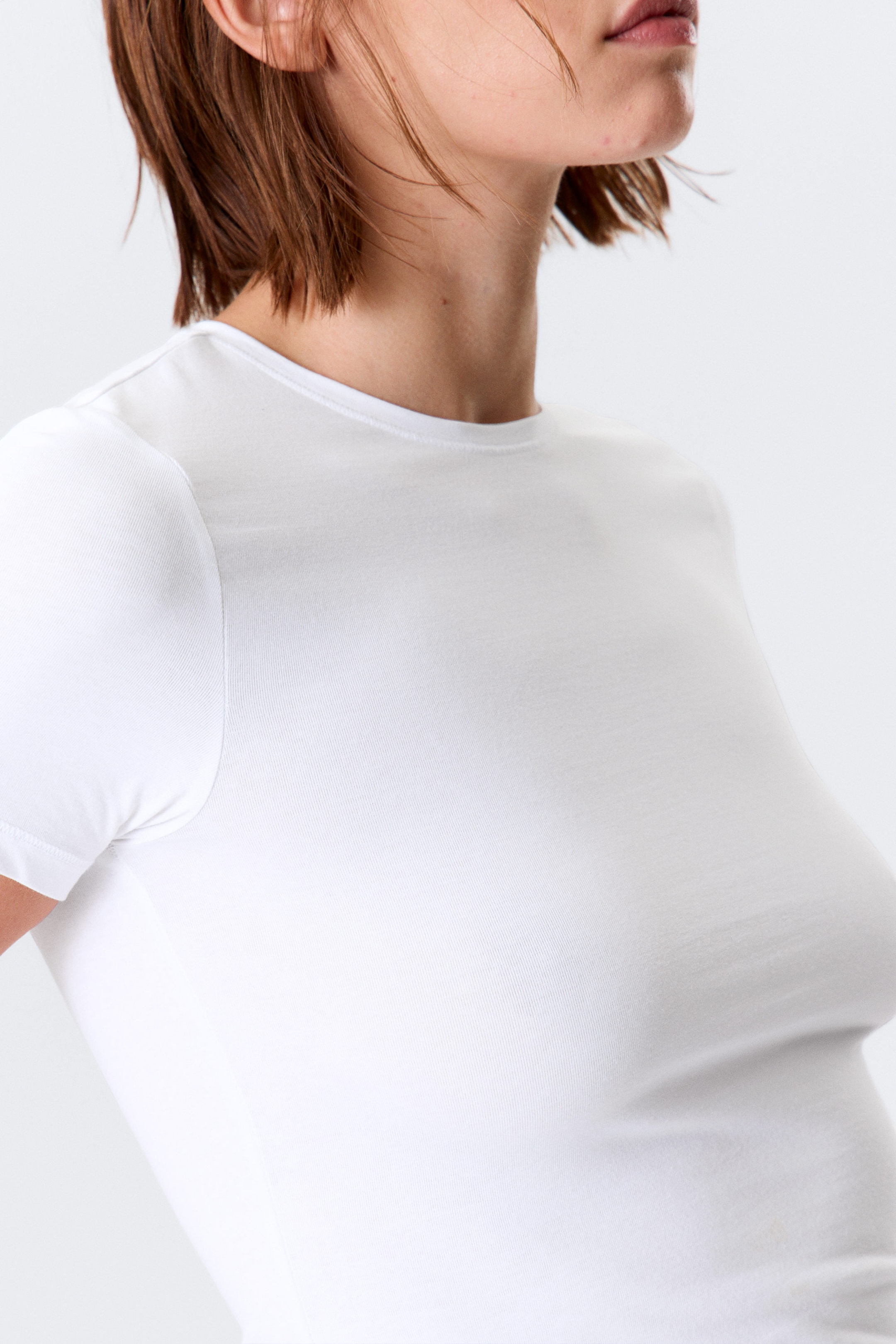 White - Slim Fitted T-shirt - 2