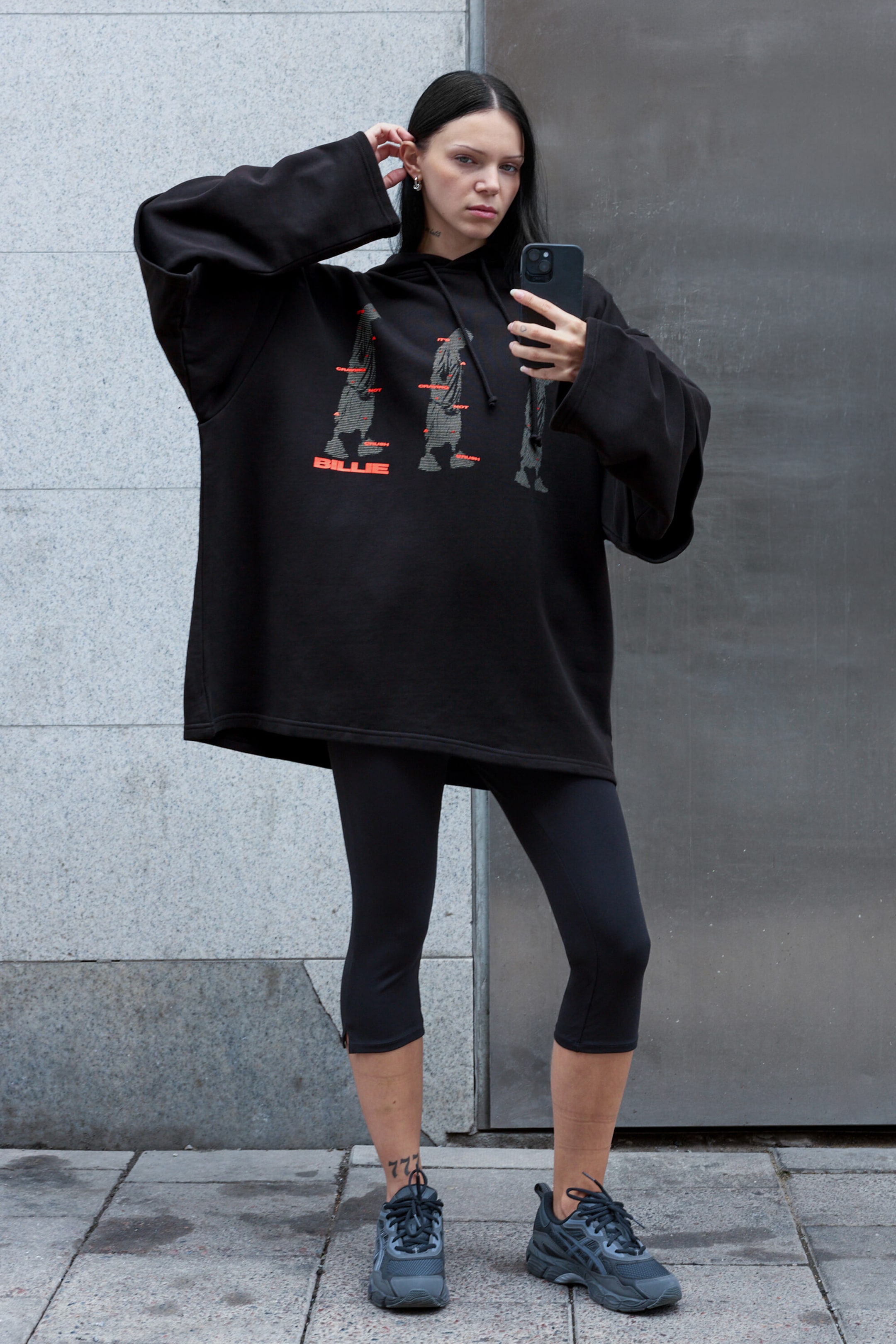 Schwarz - BILLIE MEGA OVERSIZED HOODIE - 2