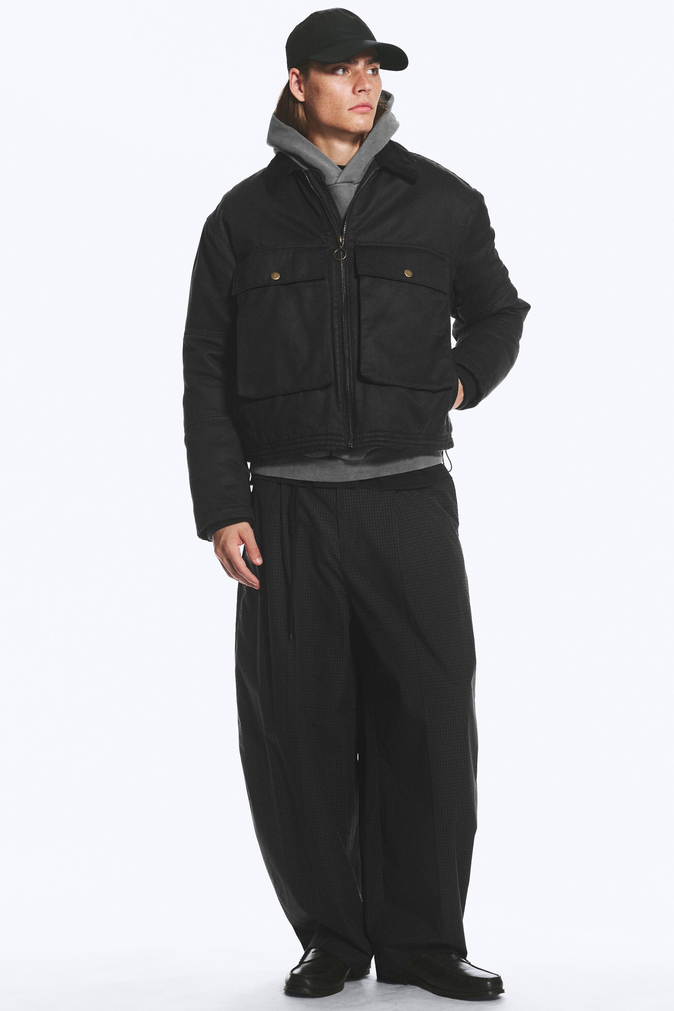 Ausgewaschenes Schwarz - Übergangsjacke mit Kordelzug - 2