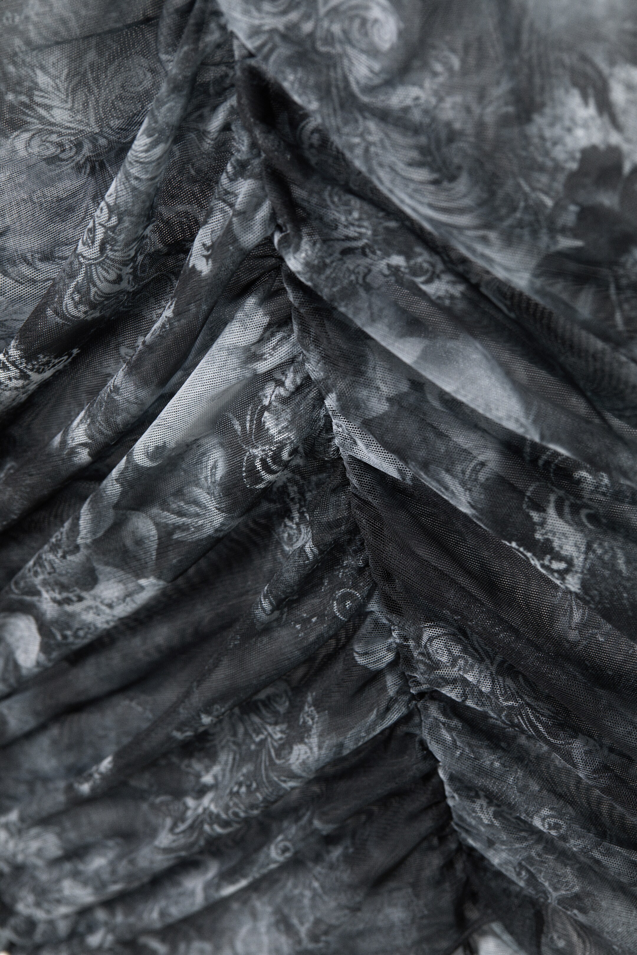 Ingrandisci l'immagine: Sheer Gathered Mesh Top - Black Baroque Print - DONNA | H&M CH 5