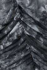 Schwarzer Barock-Print - Transparentes Mesh-Top mit Raffung - 4