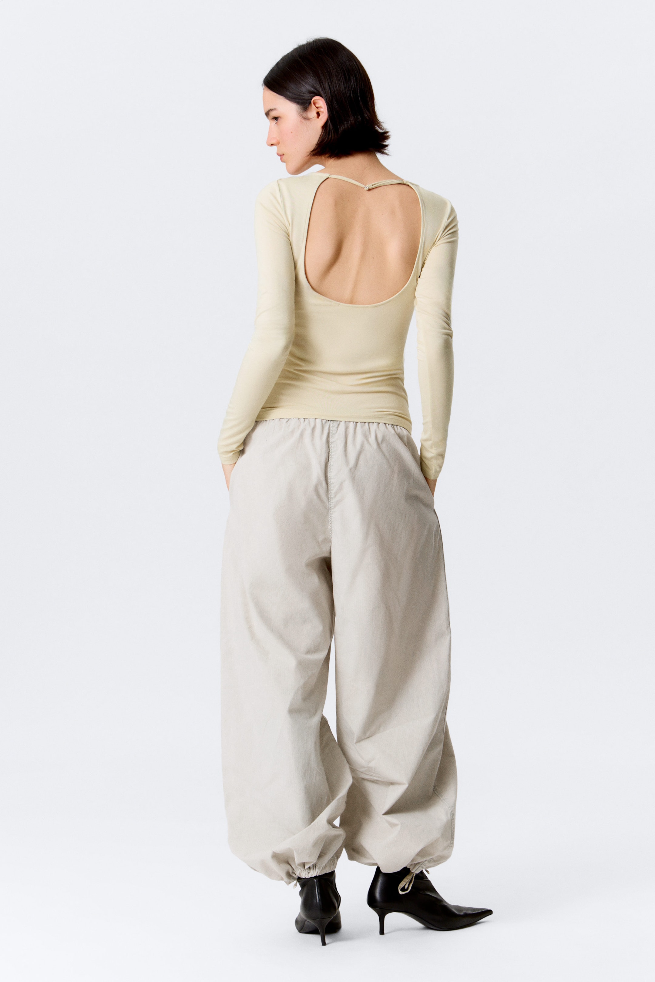 Light Dusty Beige - Slim Long-Sleeved Open Back Top - 3