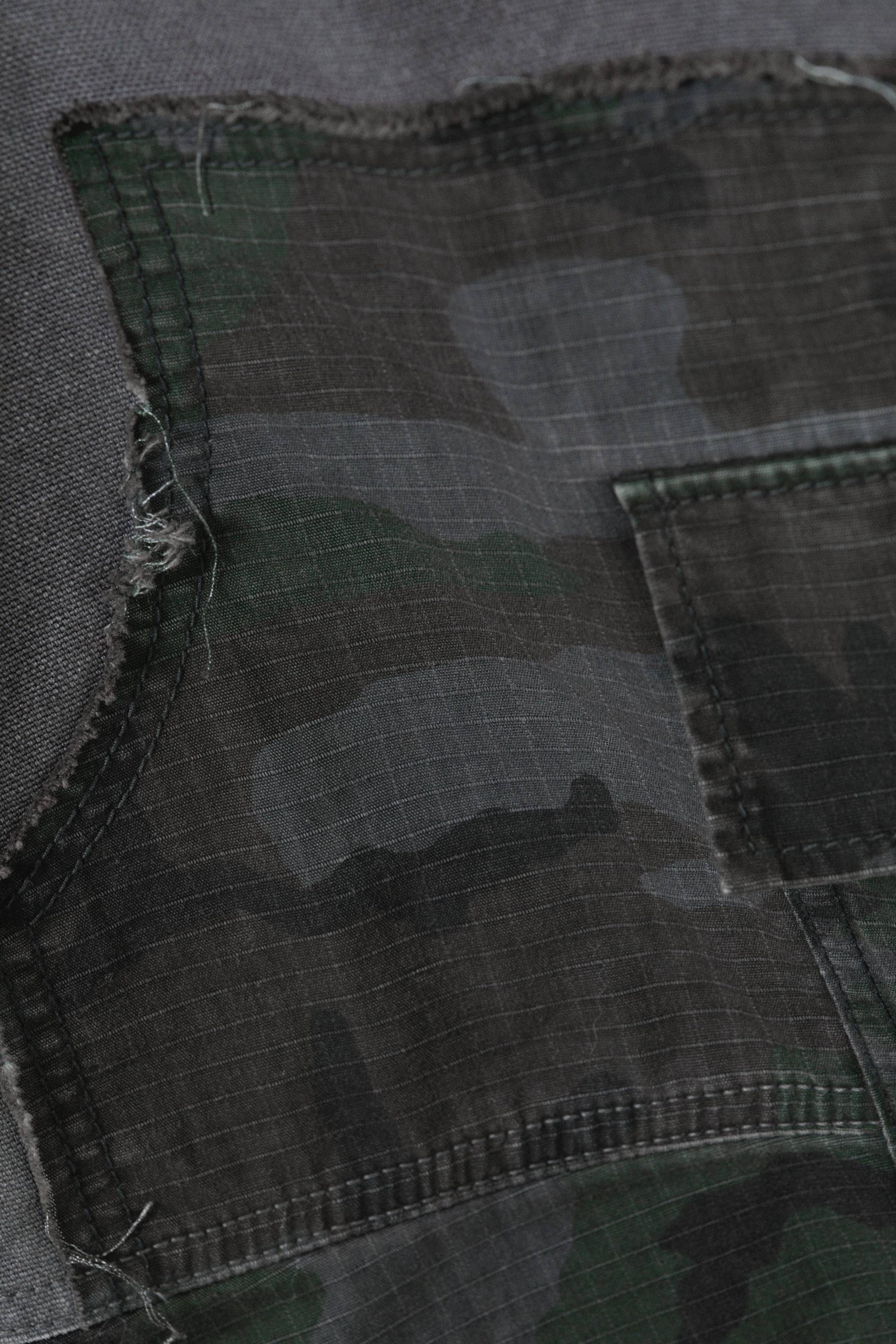 Staubblau & Camouflage - Lockere Patchwork-Cargohose - 8