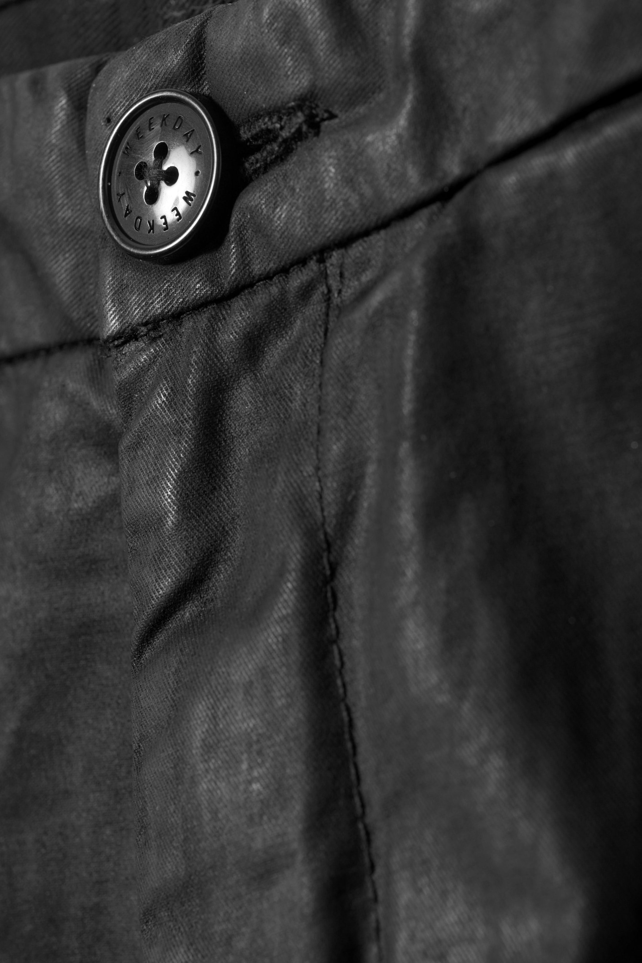 Black - Dave Loose Coated Trousers - 1